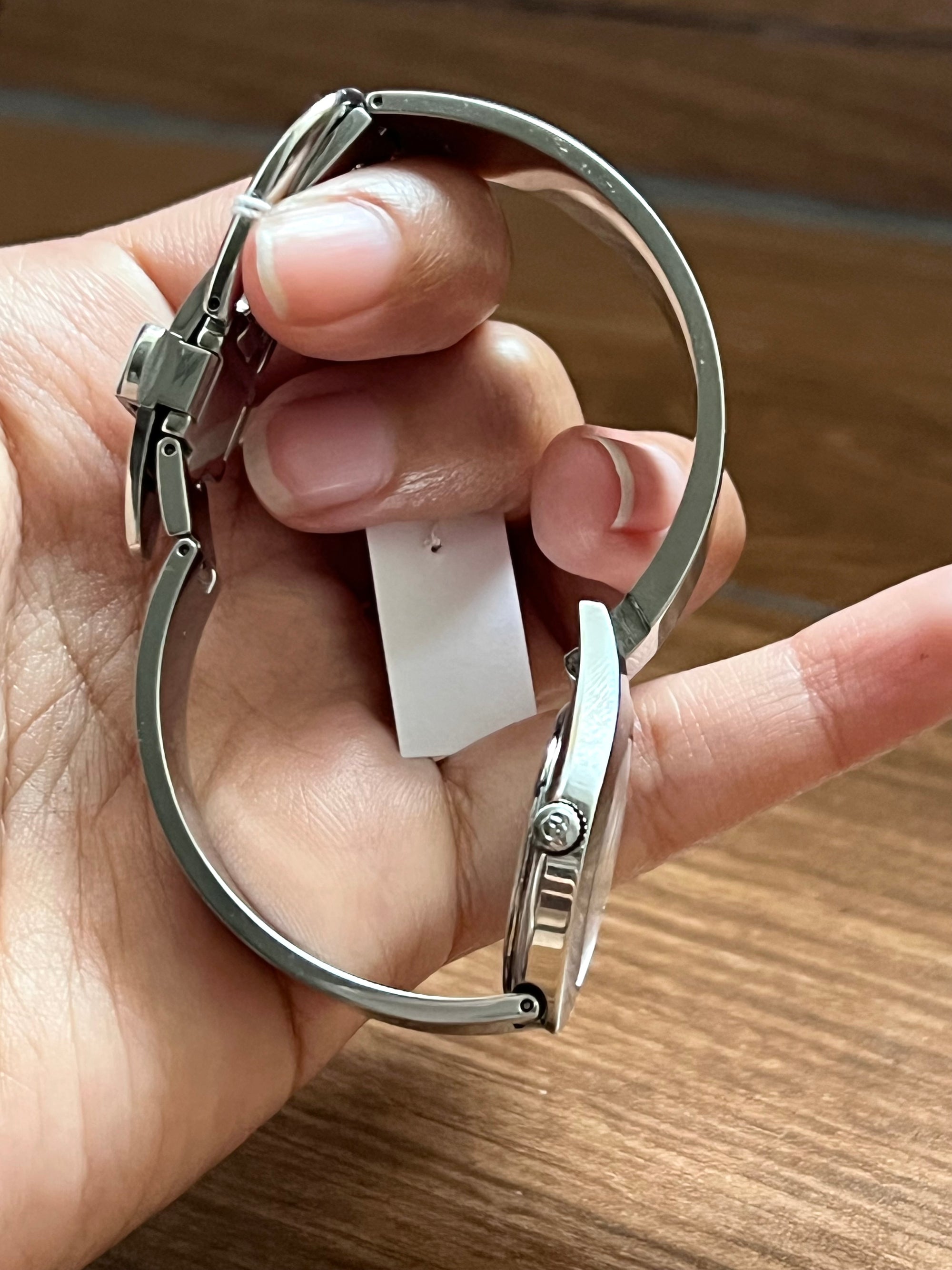 Gucci Bangle Silver MOP gg Dial