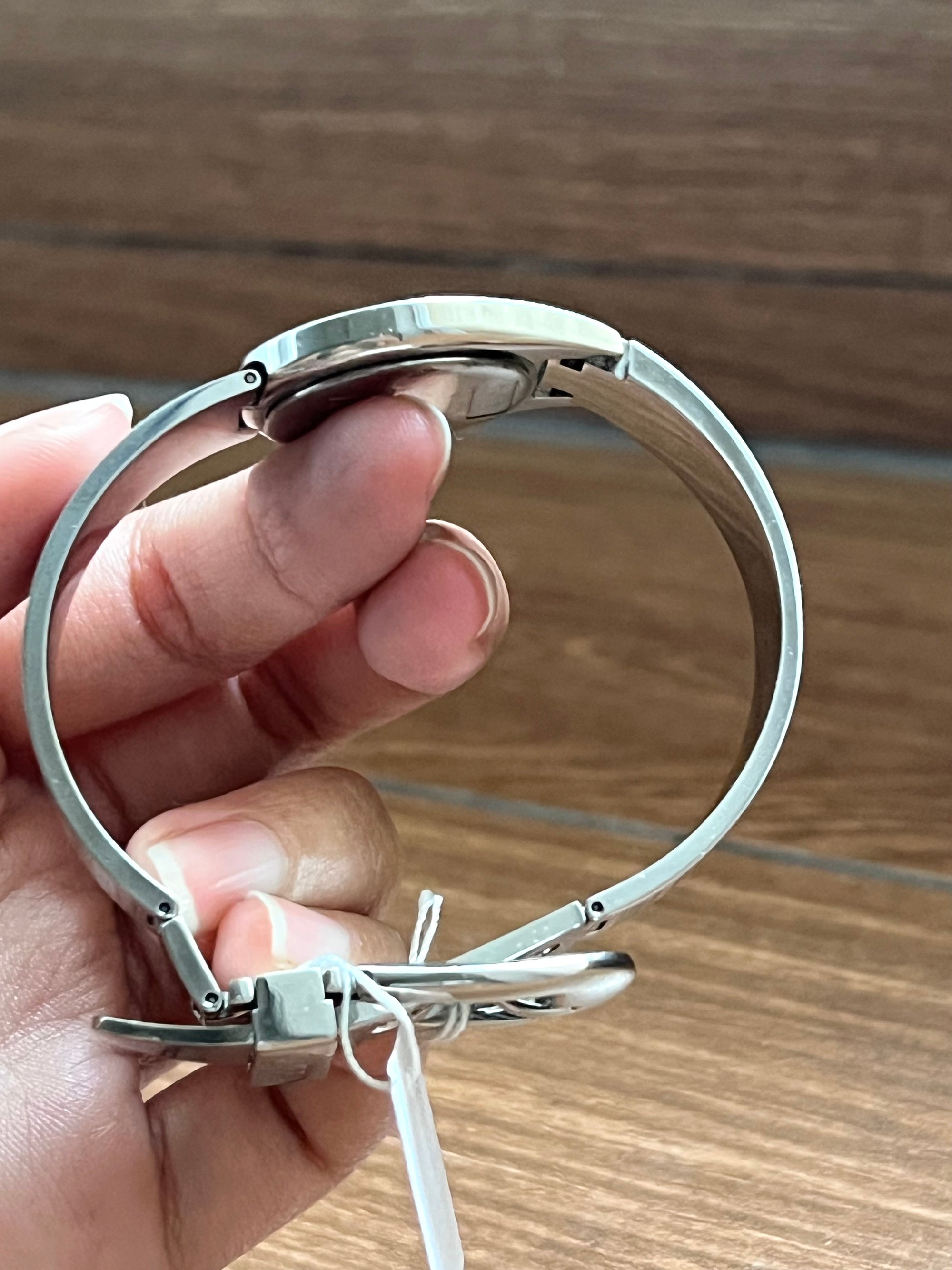 Gucci Bangle Silver MOP gg Dial