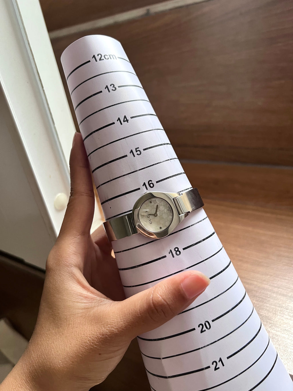 Gucci Bangle Silver MOP gg Dial