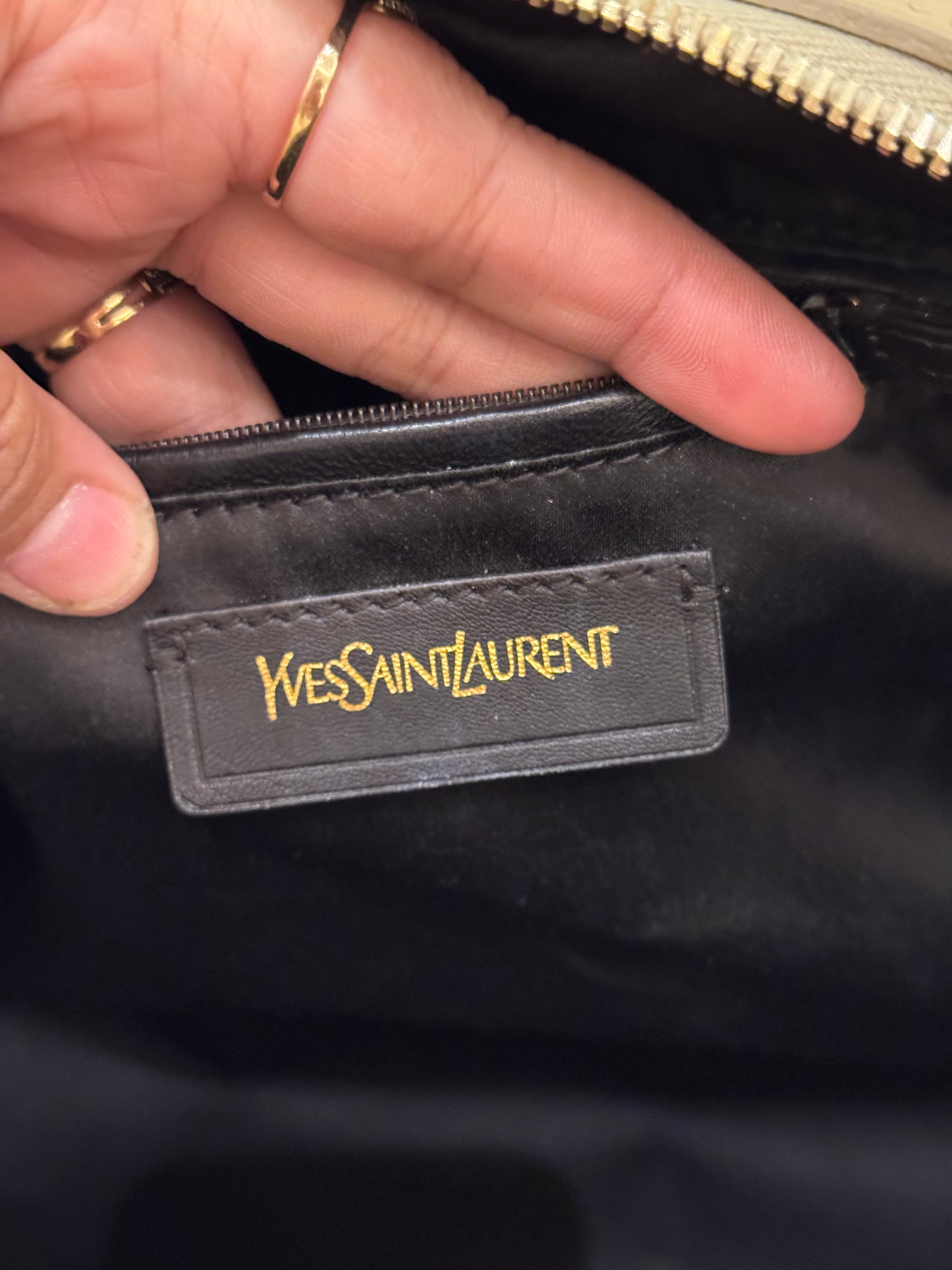 Yves Saint Laurent Muse Shoulder