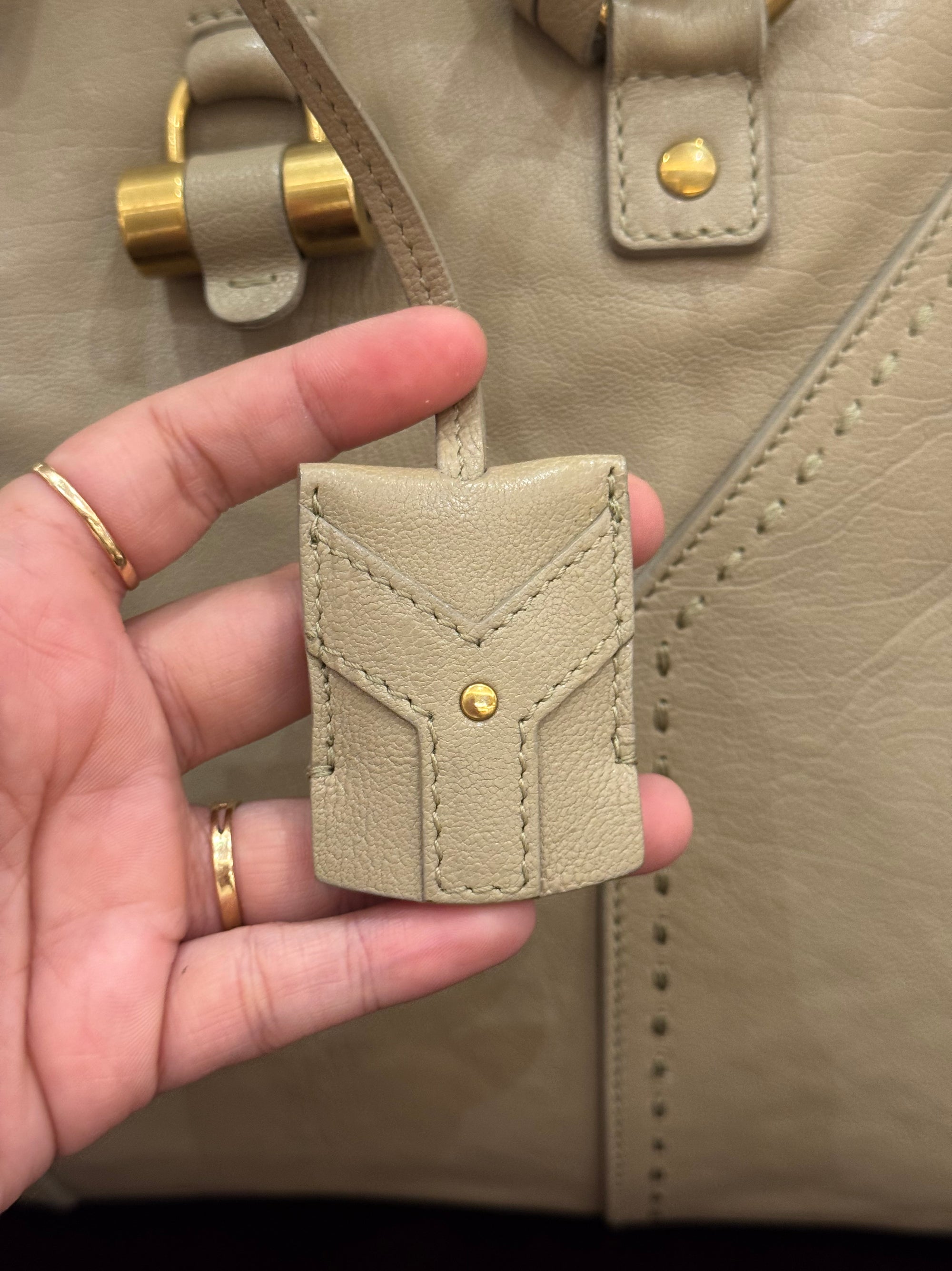 Yves Saint Laurent Muse Shoulder