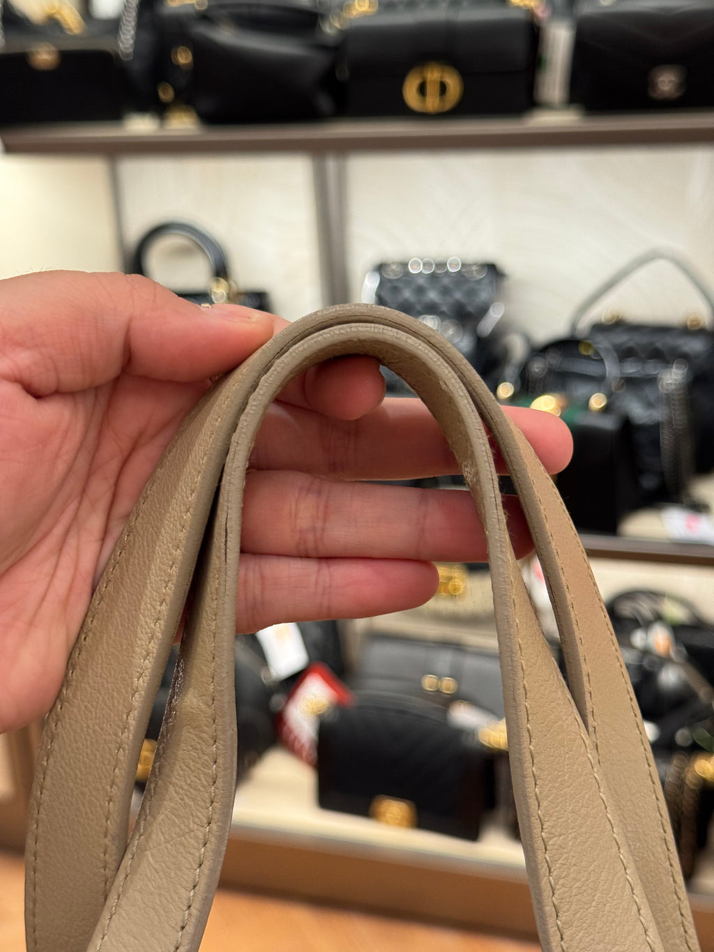 Yves Saint Laurent Muse Shoulder