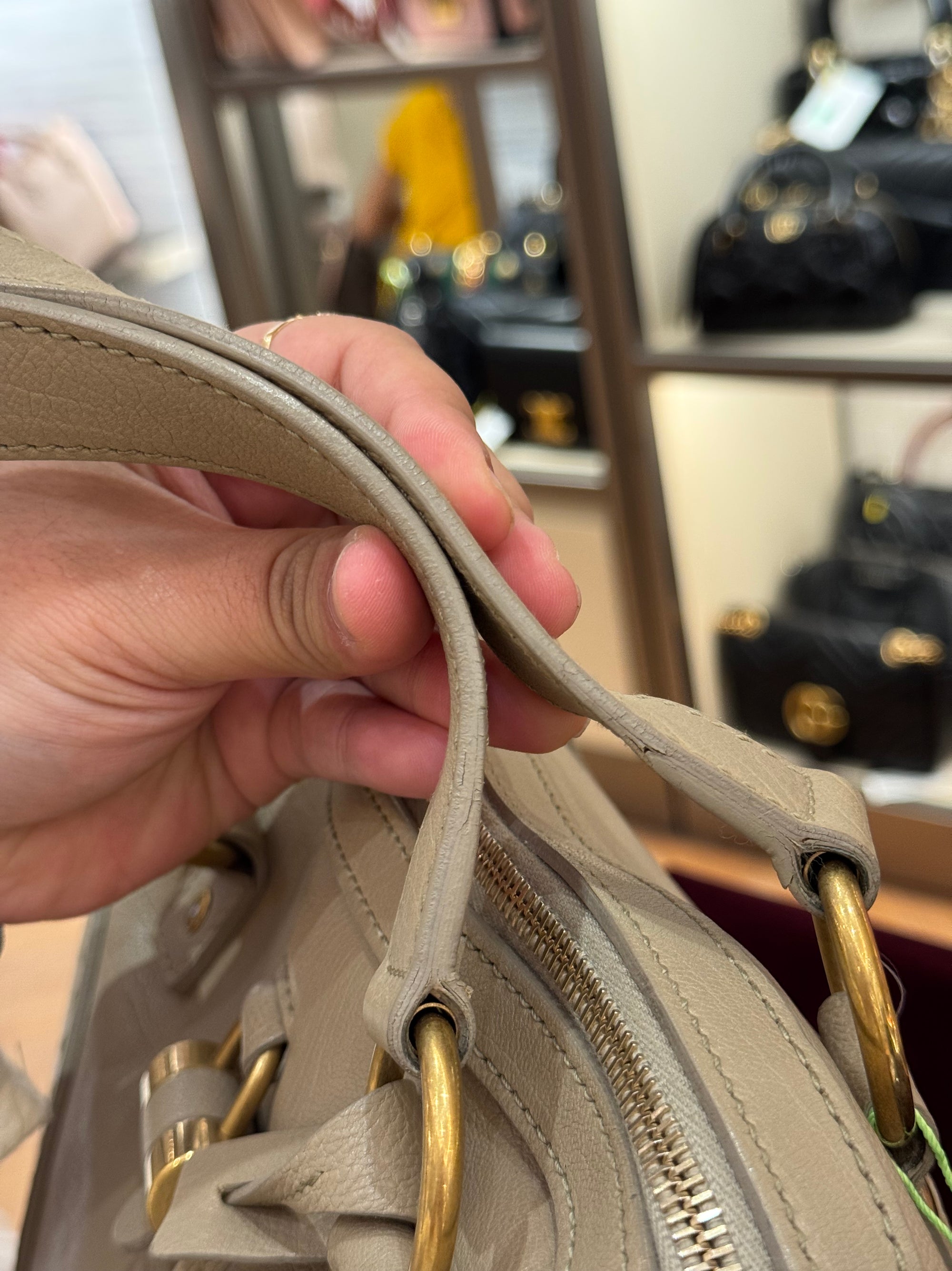 Yves Saint Laurent Muse Shoulder