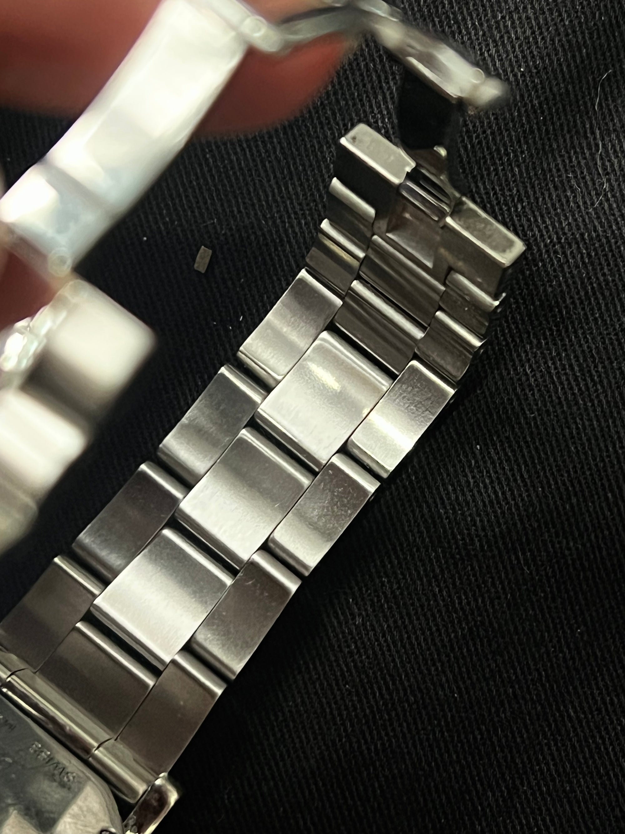 Gucci Round Silver With Black Dial