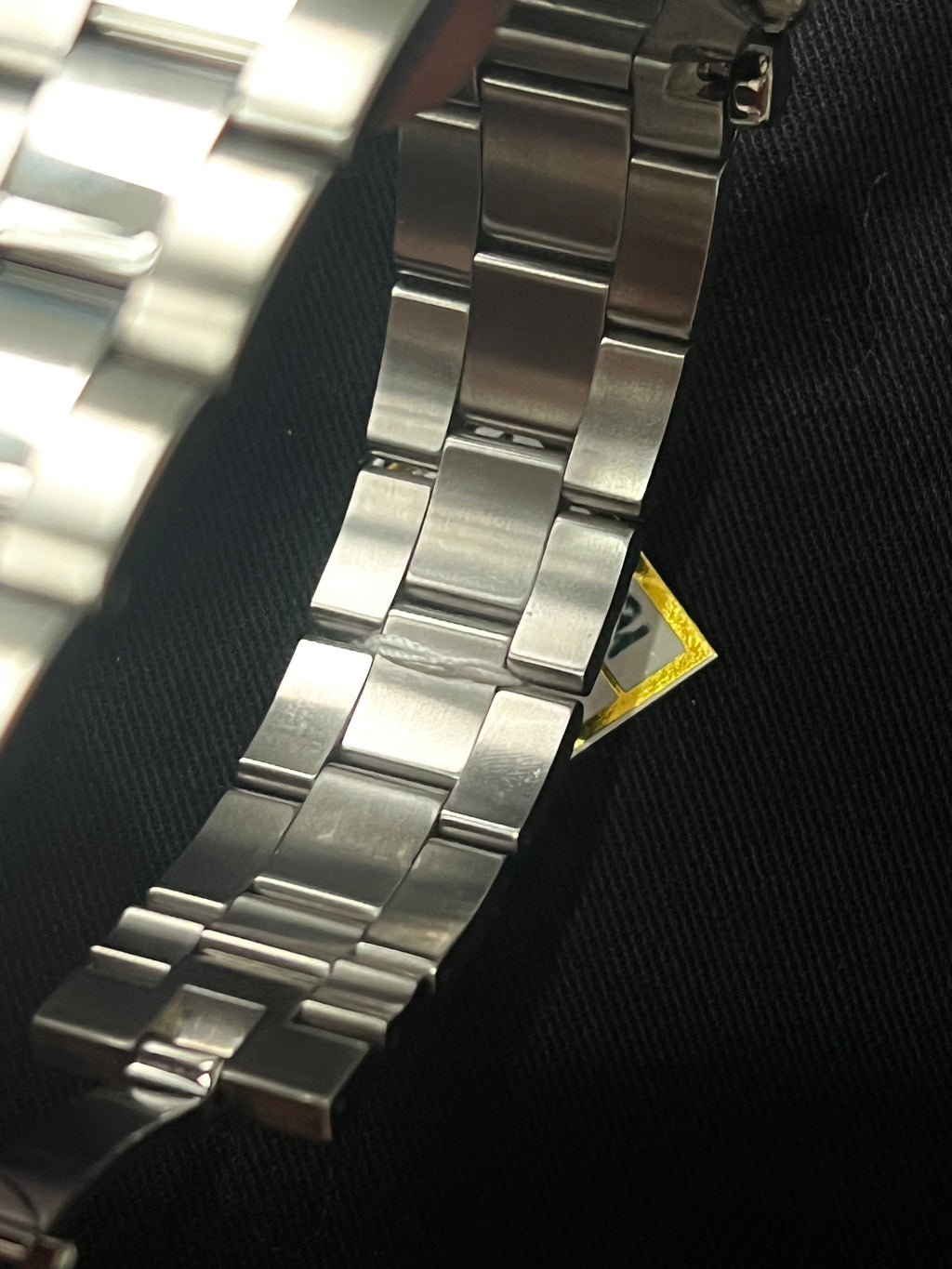 Gucci Round Silver With Black Dial