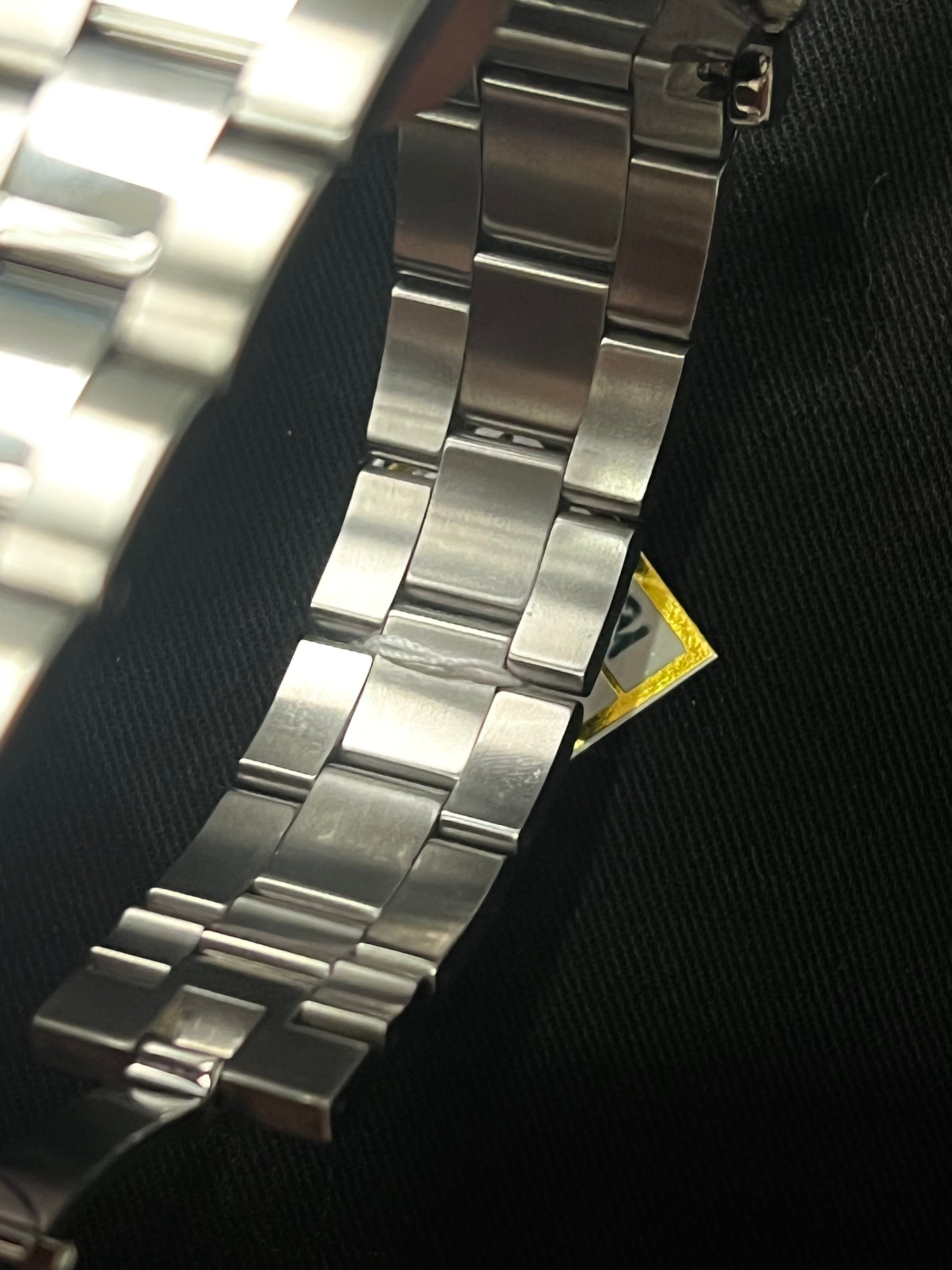 Gucci Round Silver With Black Dial