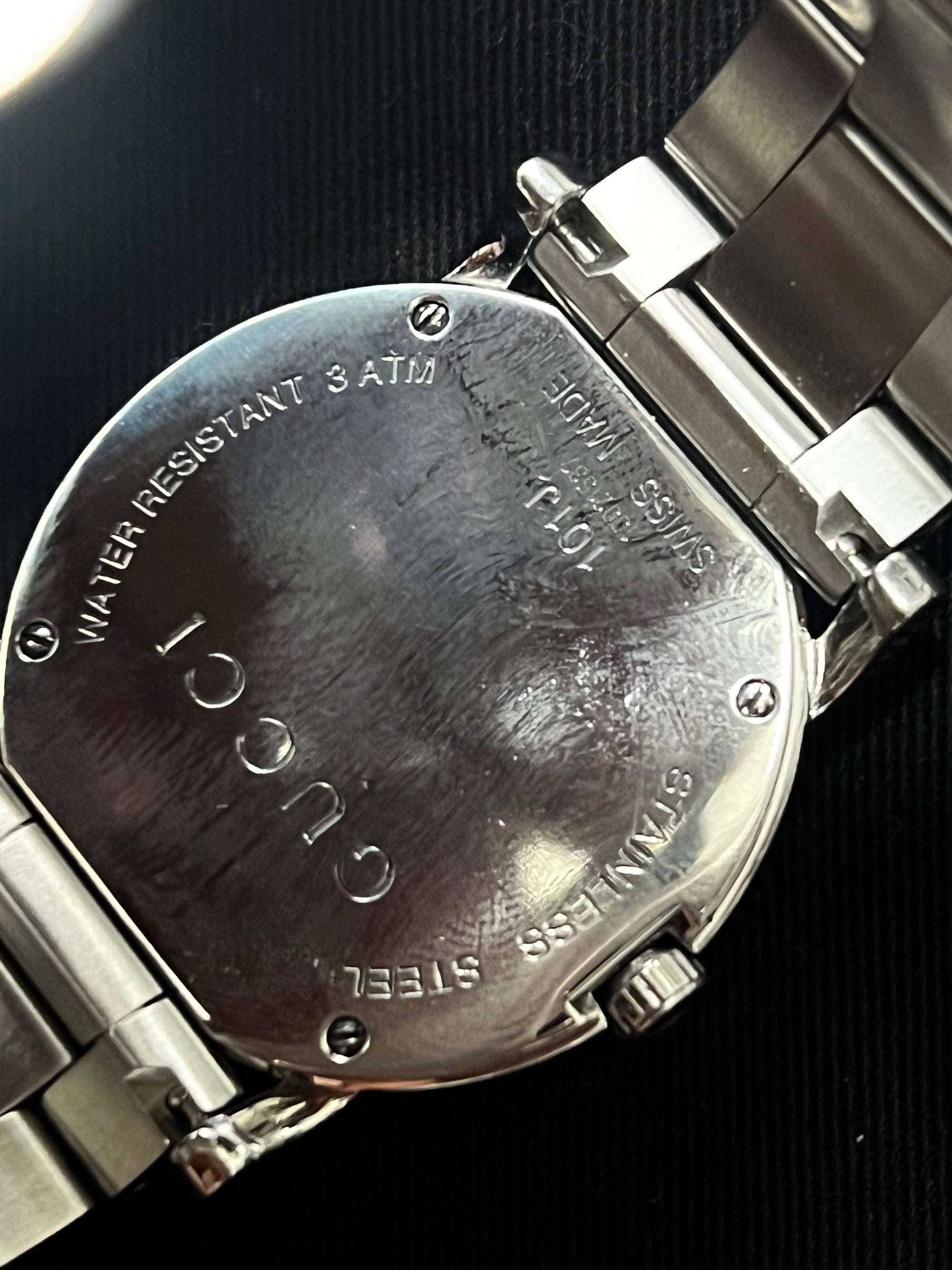Gucci Round Silver With Black Dial