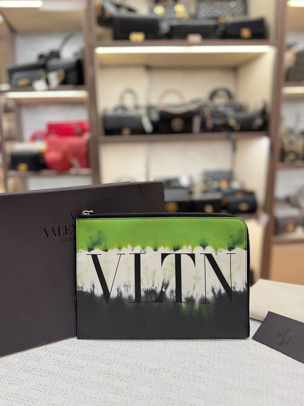 Valentino Clutch Gradasi