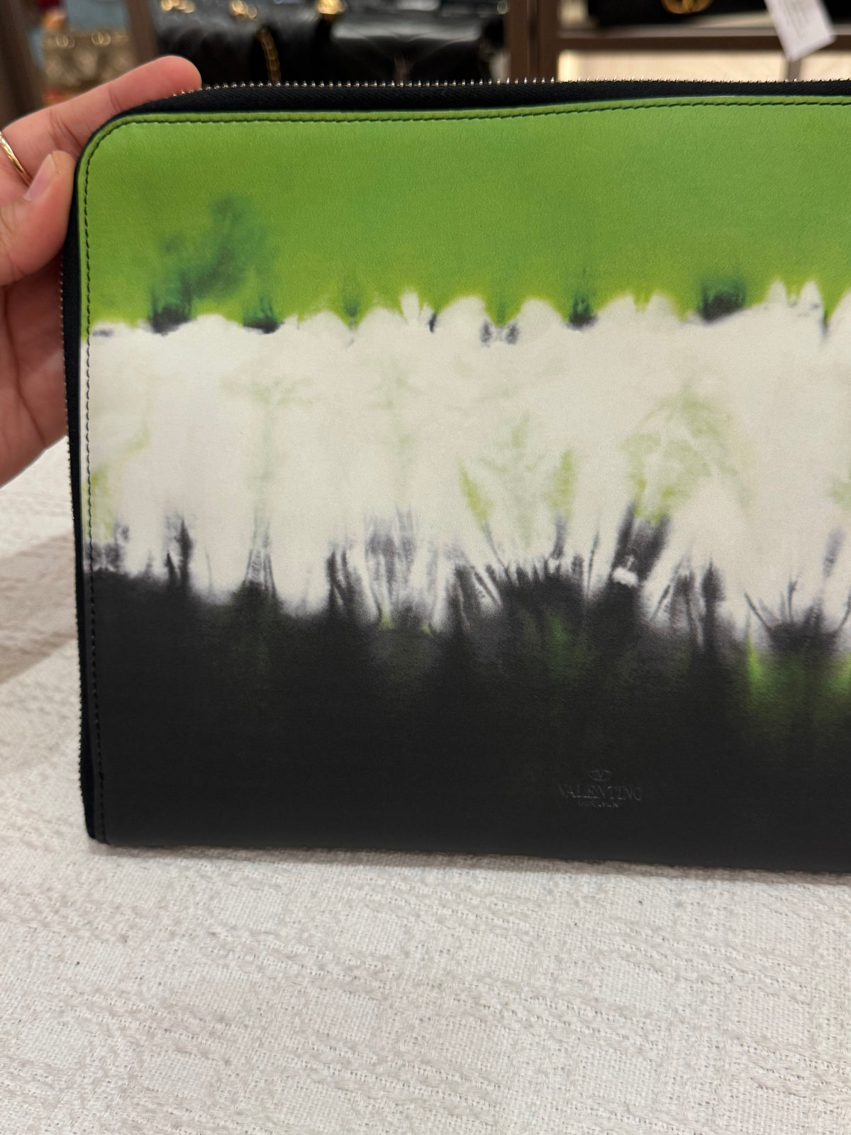 Valentino Clutch Gradasi