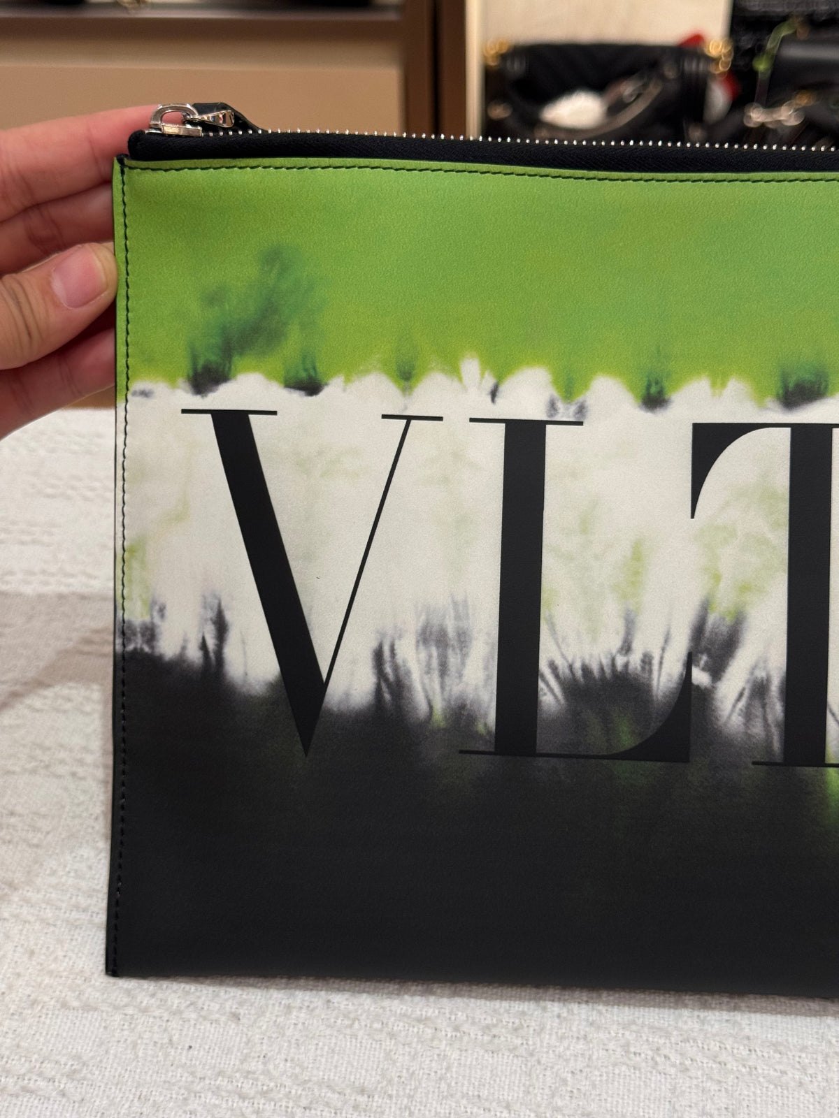 Valentino Clutch Gradasi