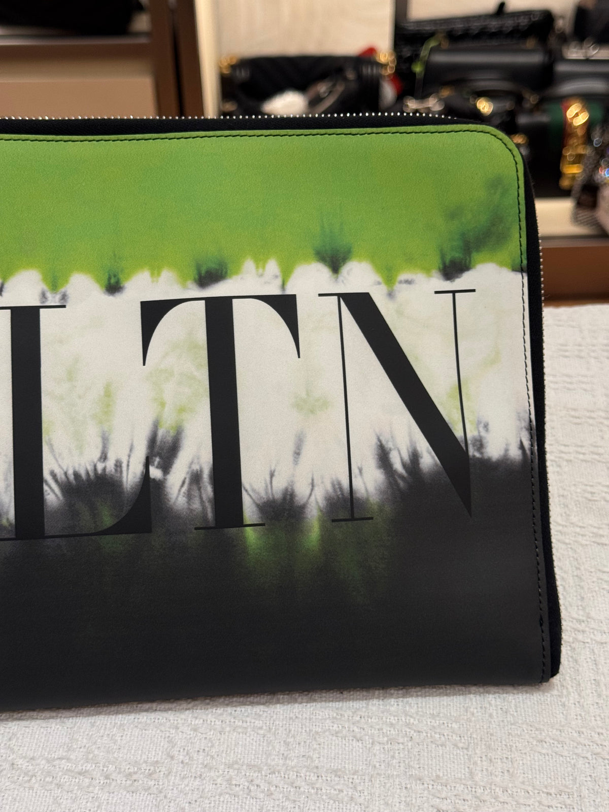 Valentino Clutch Gradasi