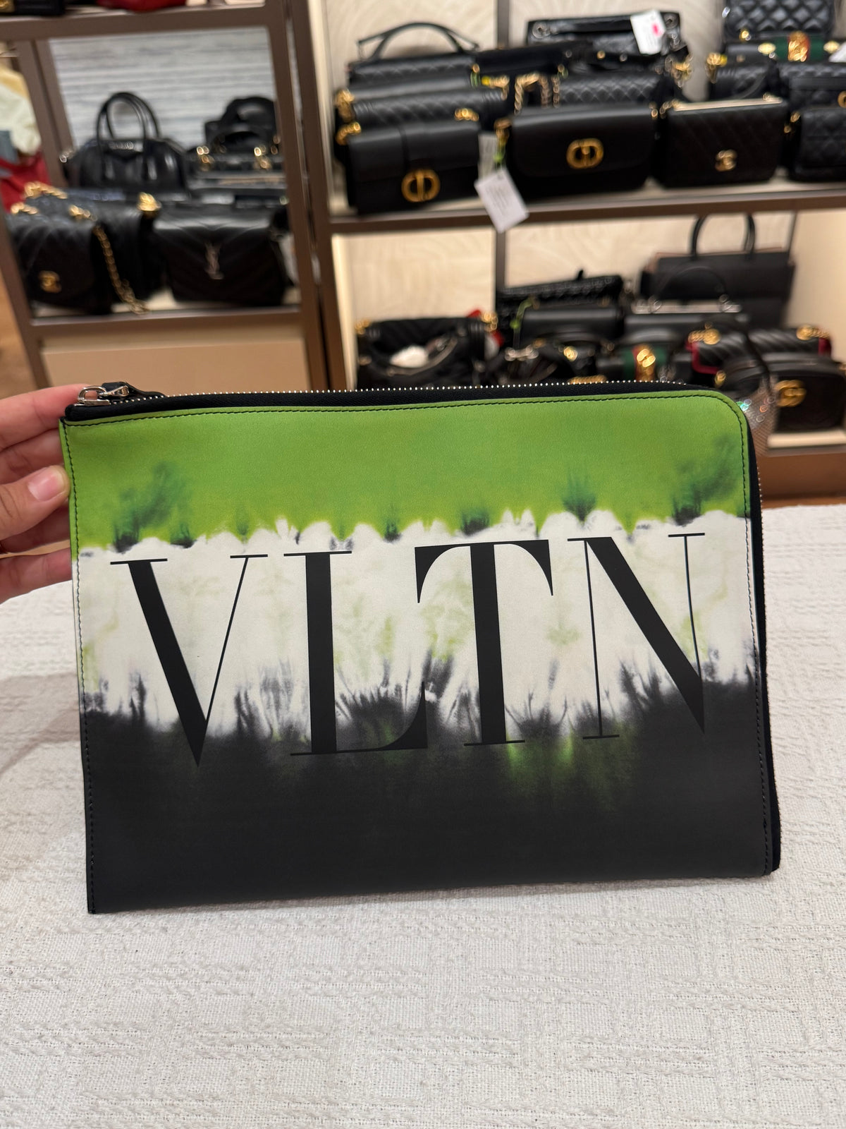 Valentino Clutch Gradasi