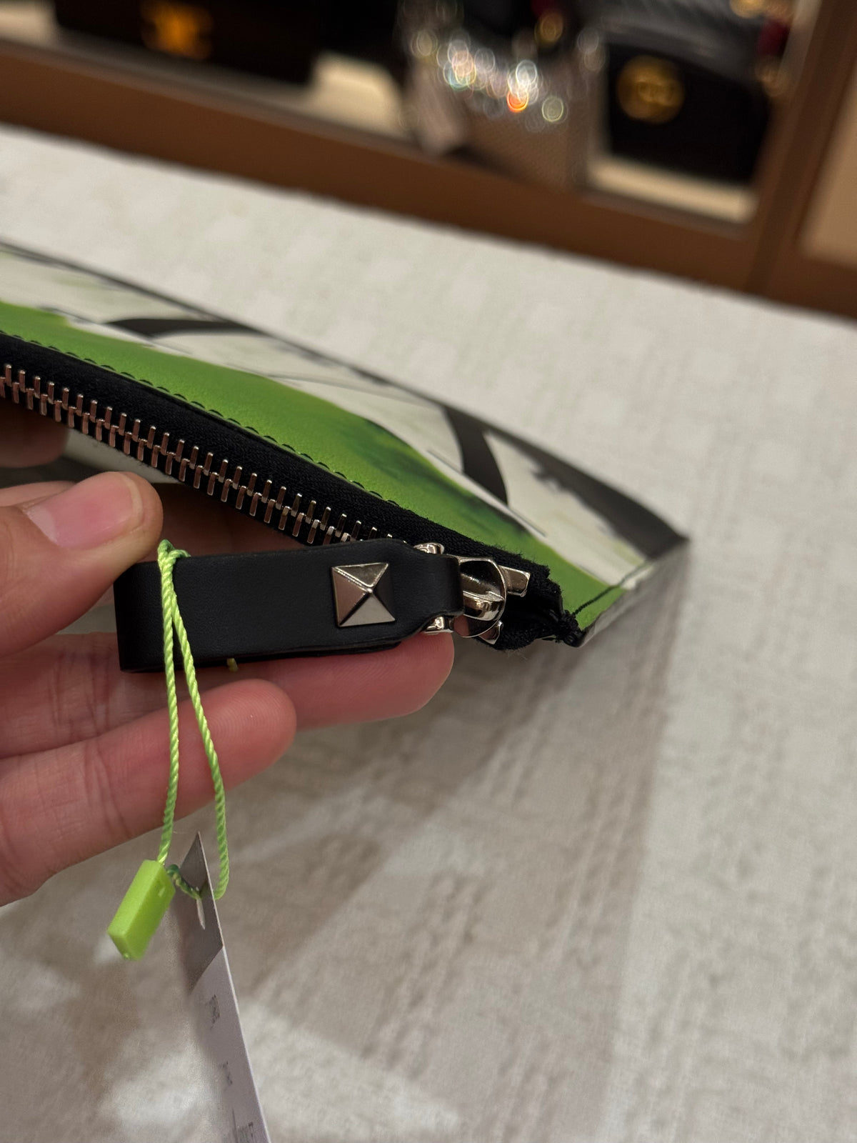 Valentino Clutch Gradasi