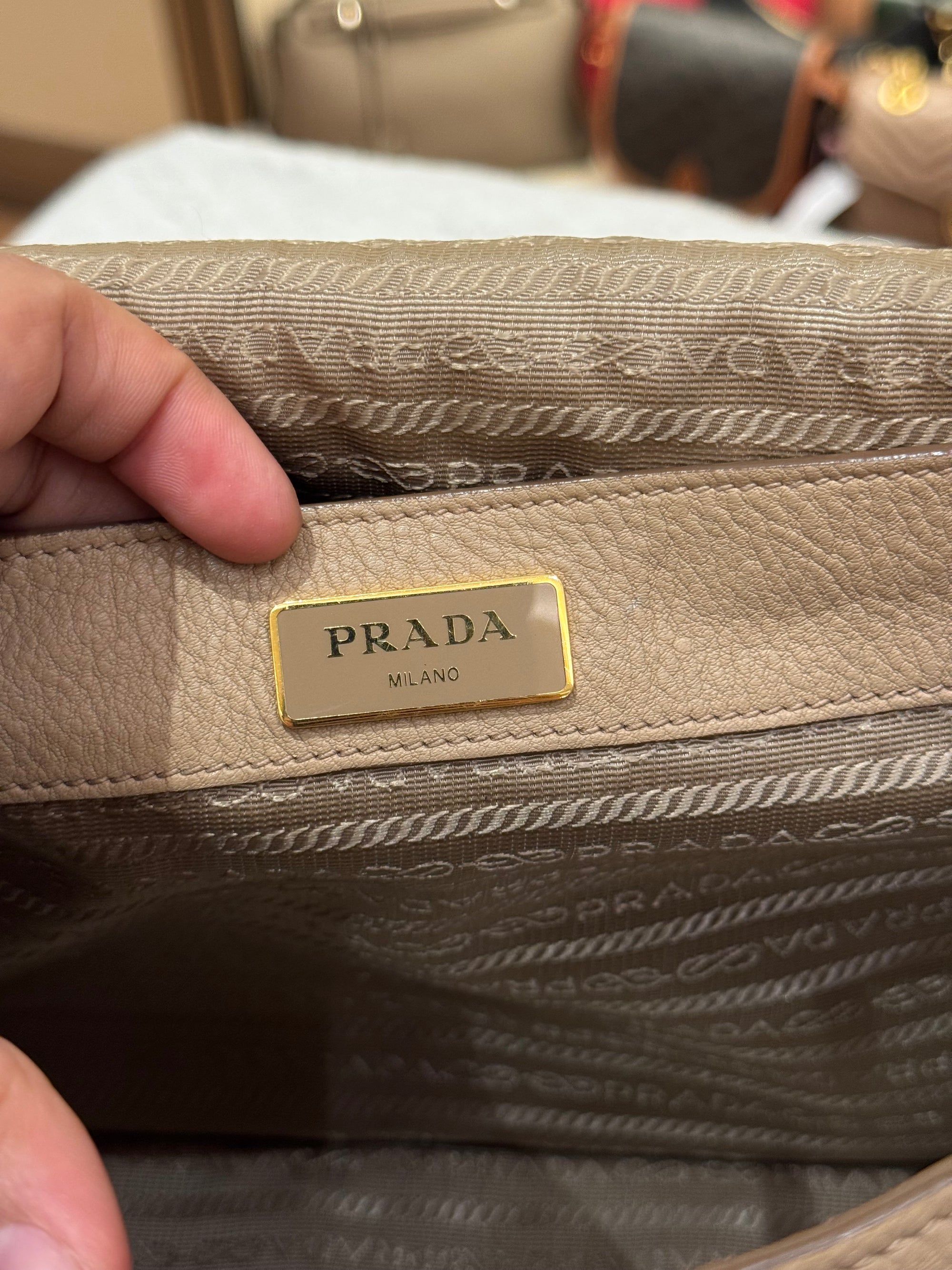 Prada Vitello Daino Cammeo