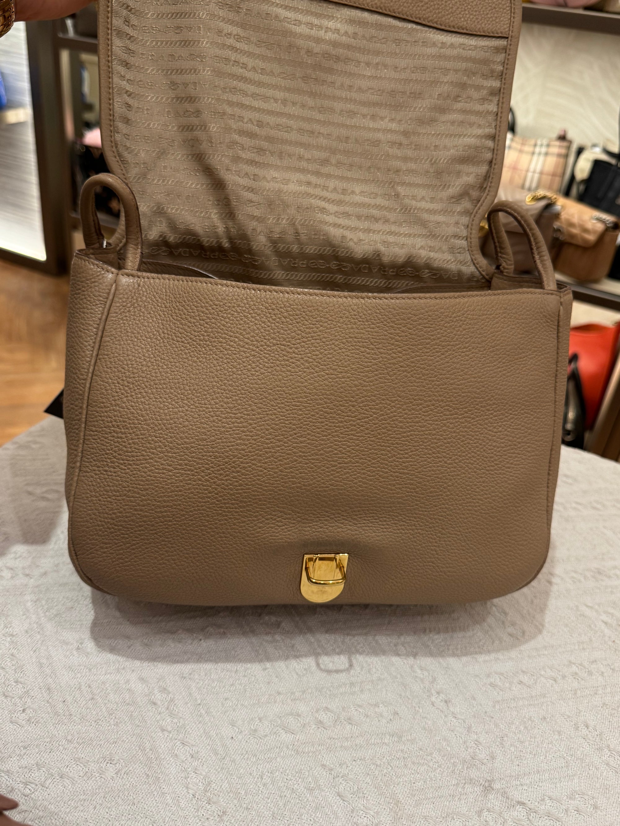 Prada Vitello Daino Cammeo