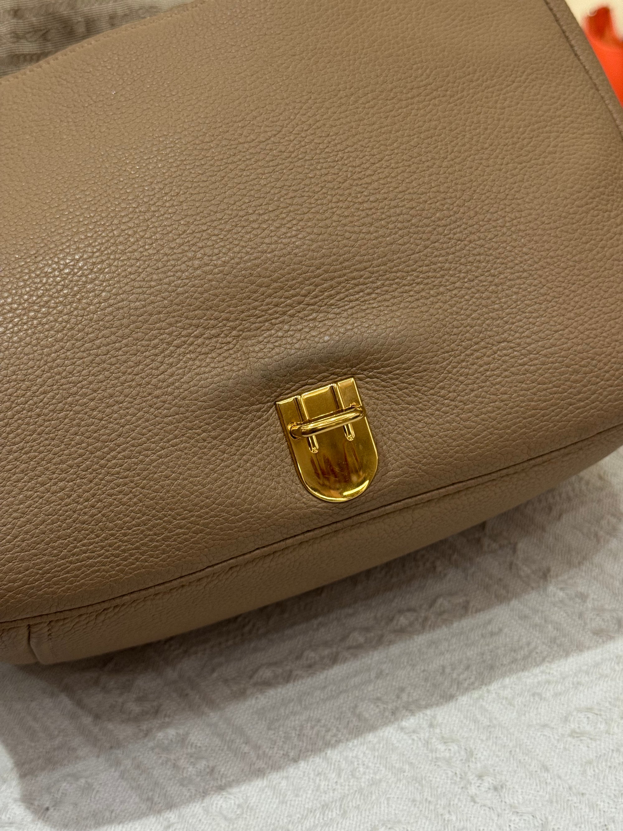 Prada Vitello Daino Cammeo