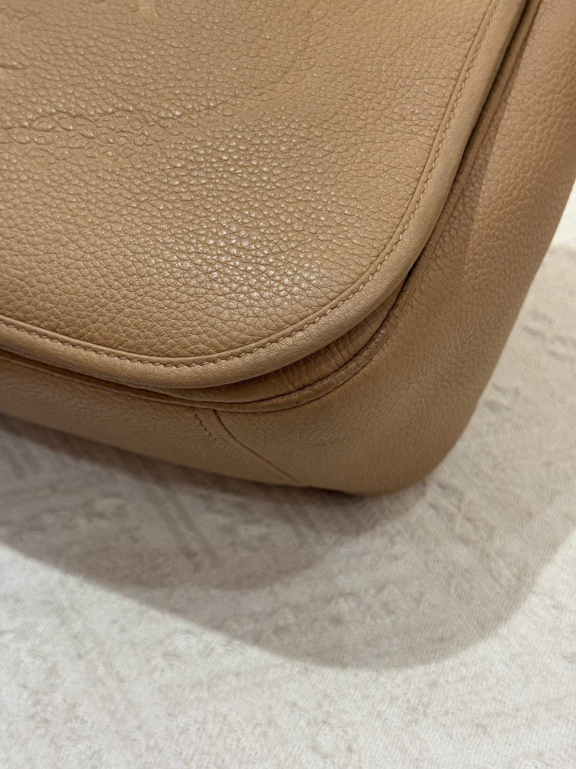 Prada Vitello Daino Cammeo