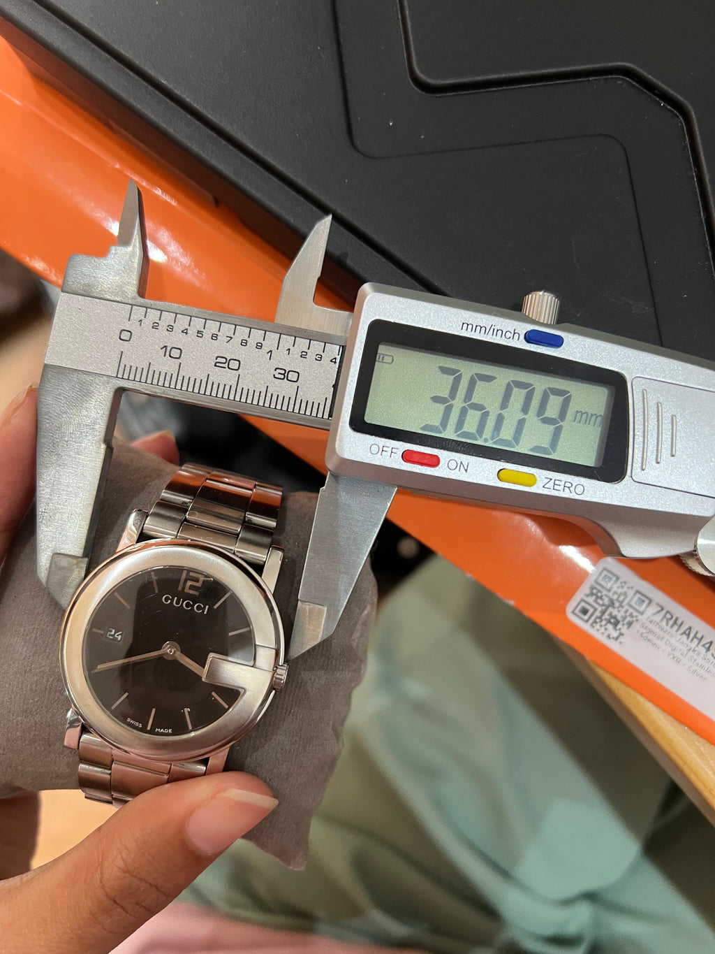Gucci Round Silver With Black Dial