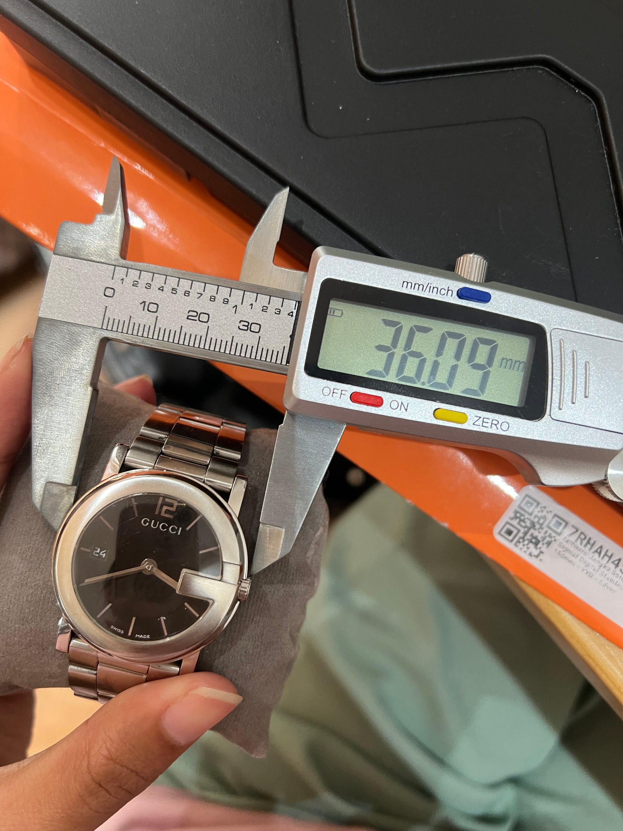 Gucci Round Silver With Black Dial