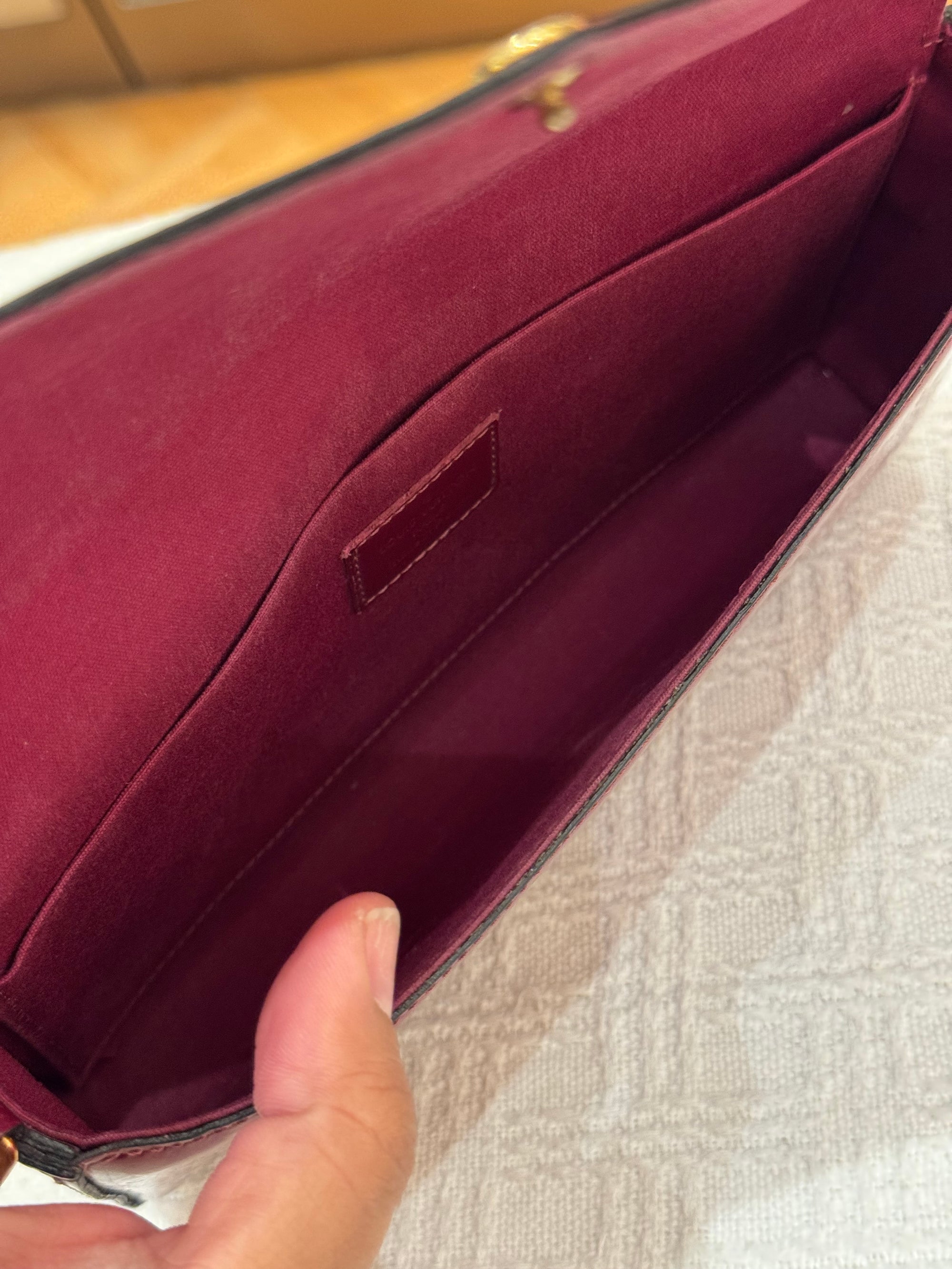 Louis Vuitton Felicie Vernis Magenta
