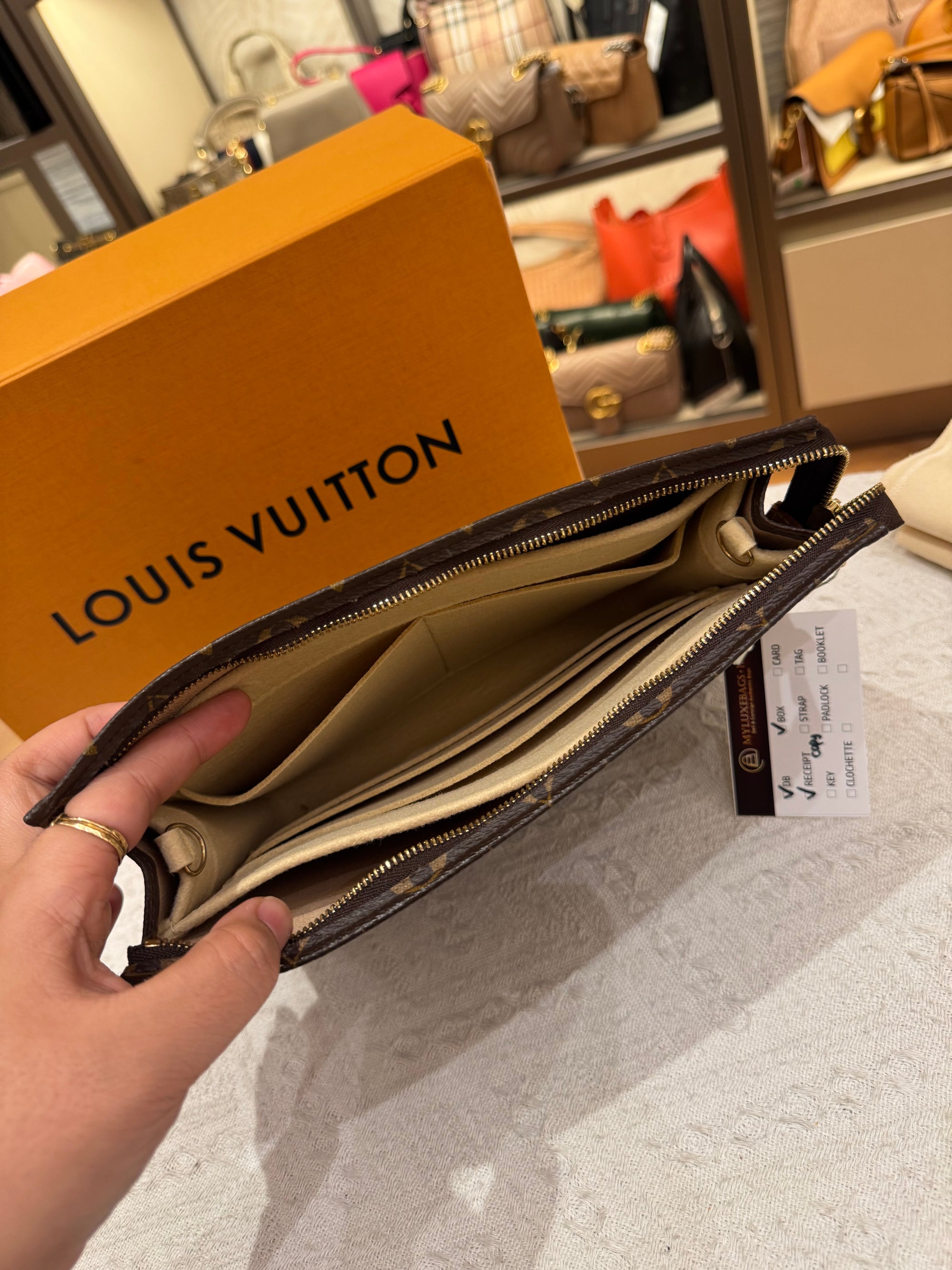 Louis Toiletries Monogram