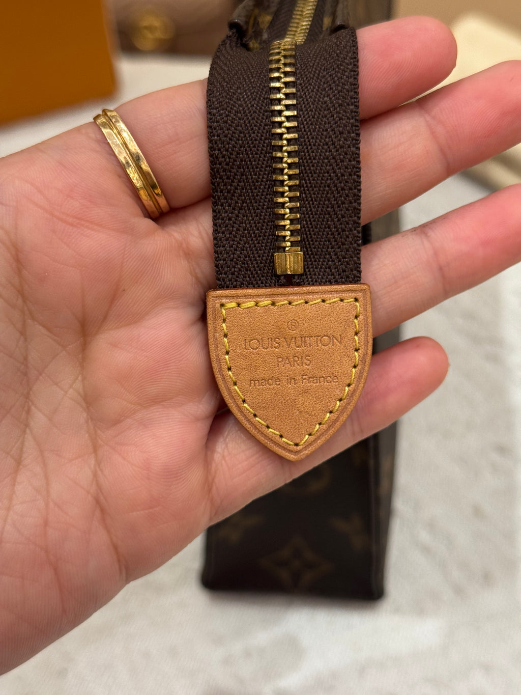 Louis Toiletries Monogram
