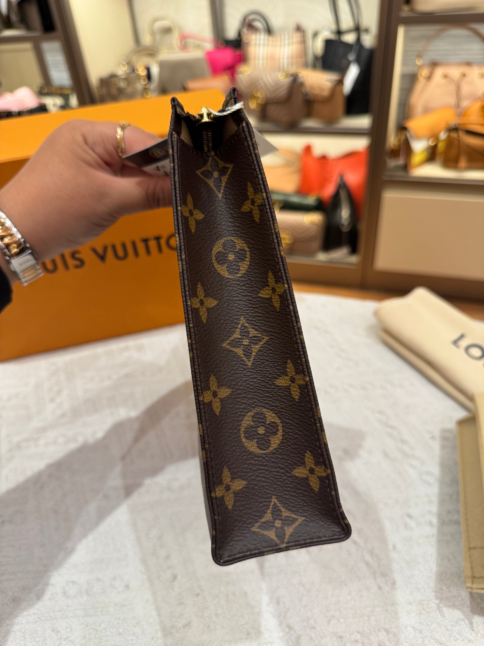 Louis Toiletries Monogram