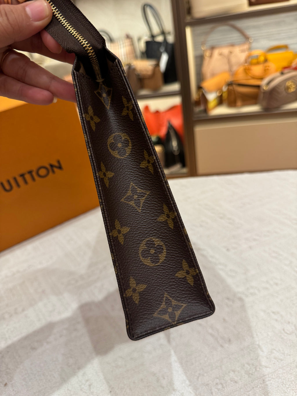 Louis Toiletries Monogram
