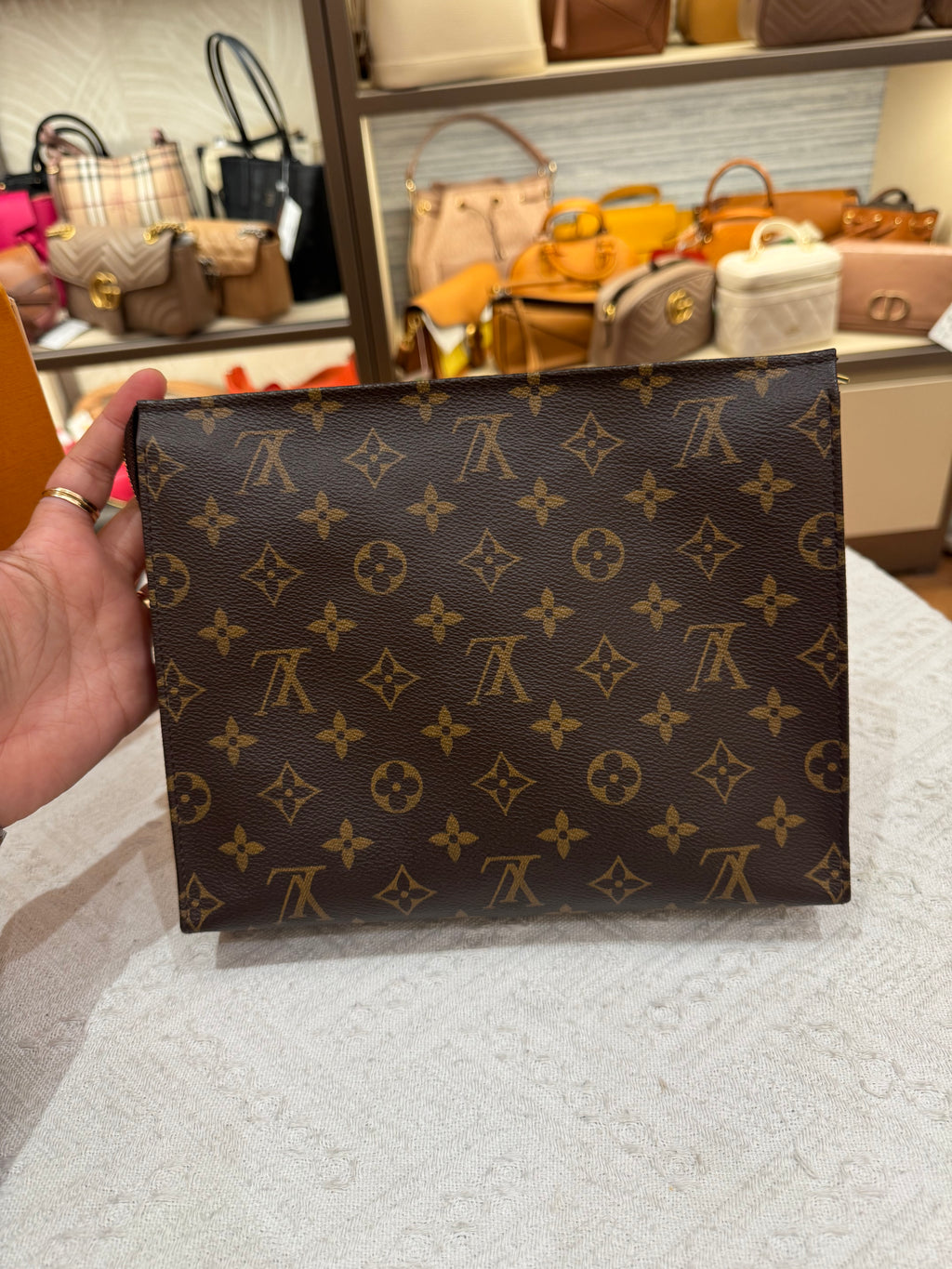 Louis Toiletries Monogram