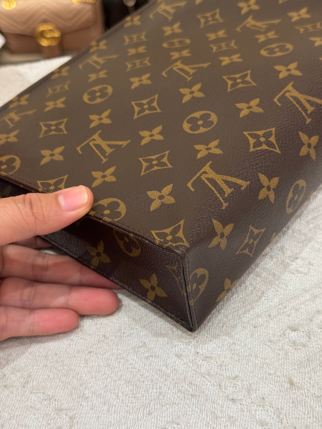 Louis Toiletries Monogram