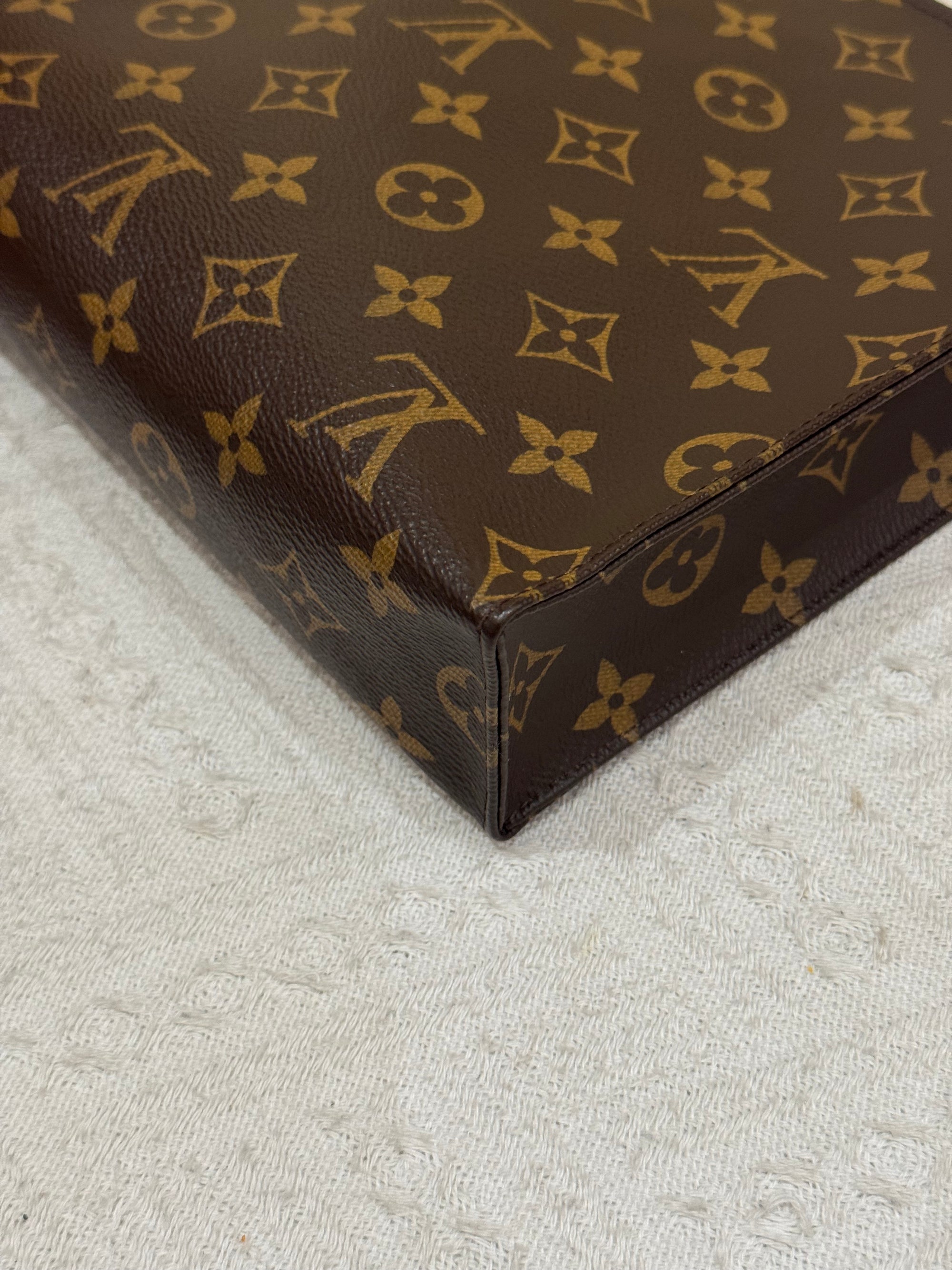 Louis Toiletries Monogram