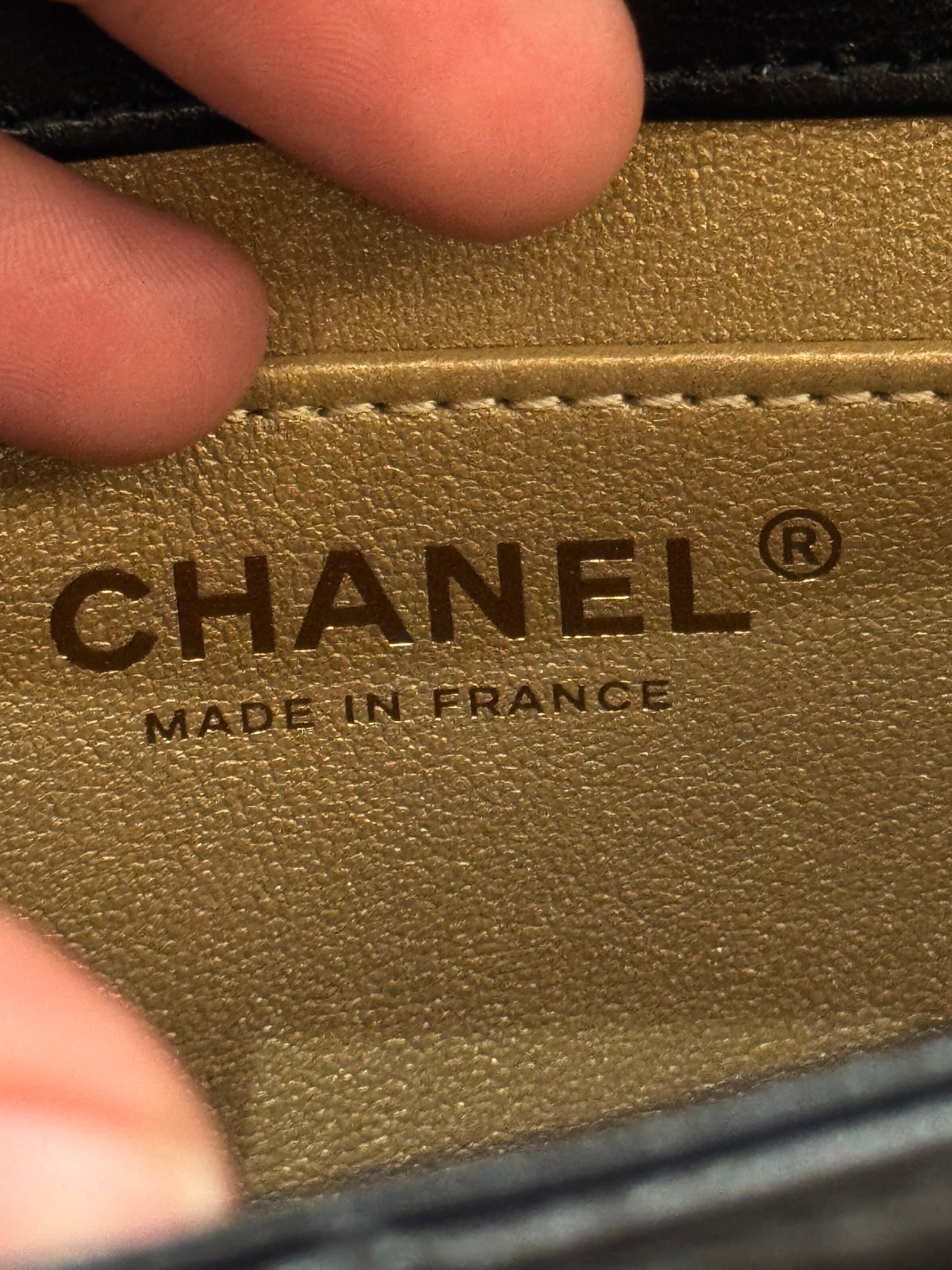 Chanel Perfect Fit Flap Shiny Clafksin Black