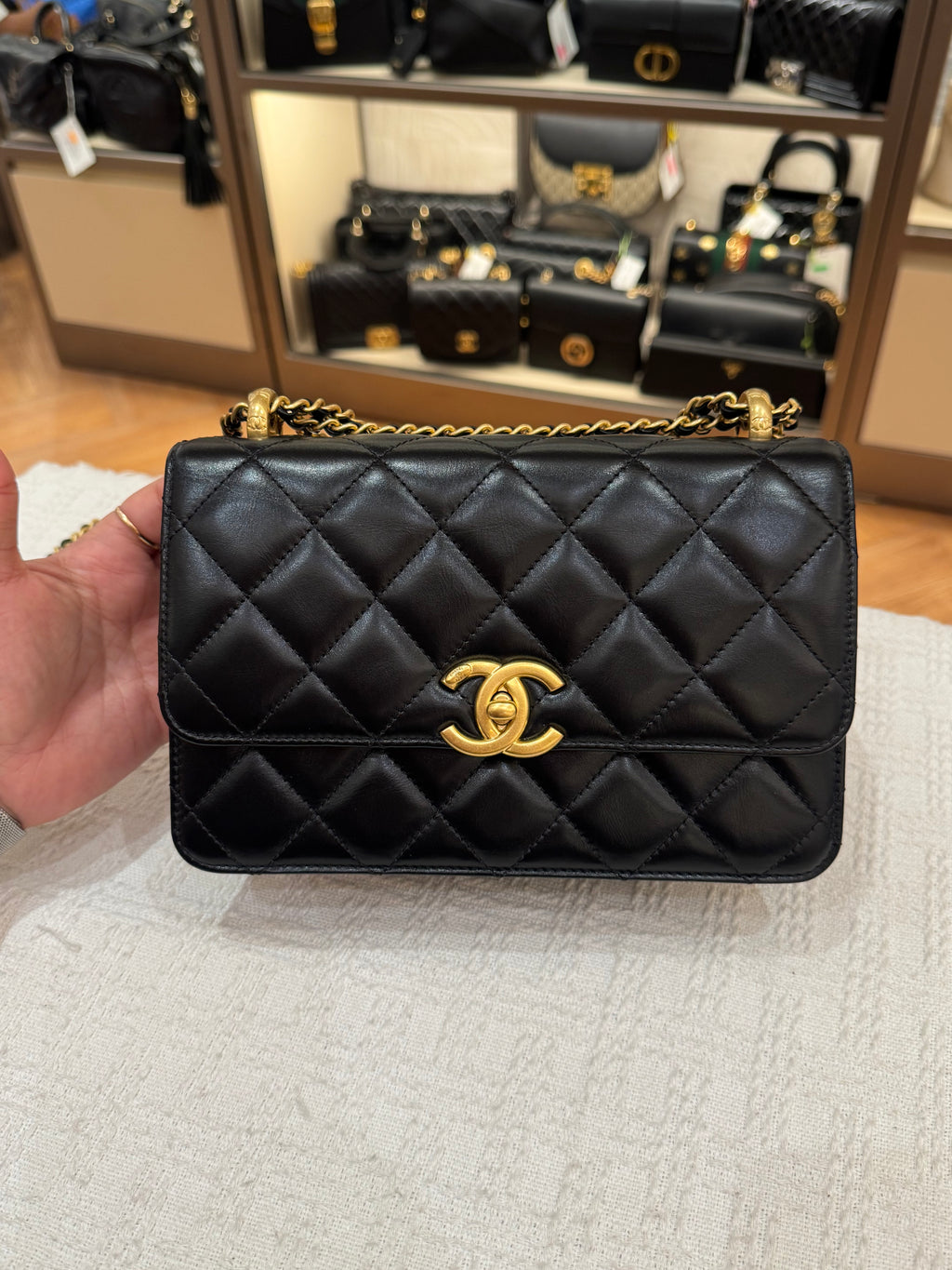 Chanel Perfect Fit Flap Shiny Clafksin Black