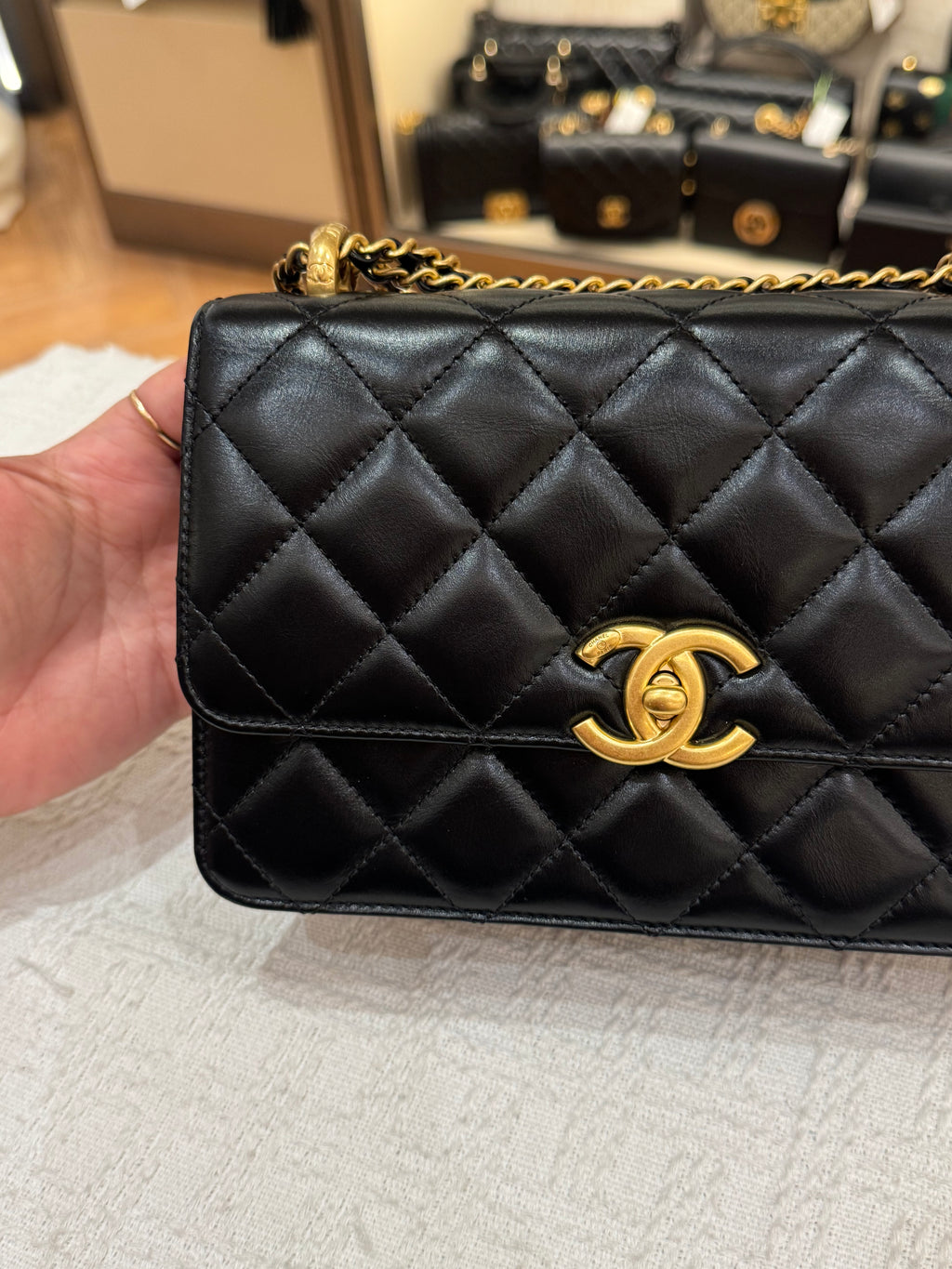 Chanel Perfect Fit Flap Shiny Clafksin Black