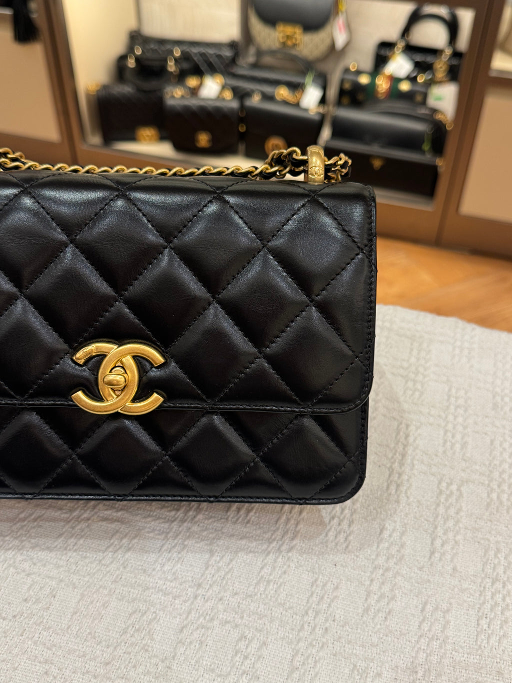 Chanel Perfect Fit Flap Shiny Clafksin Black