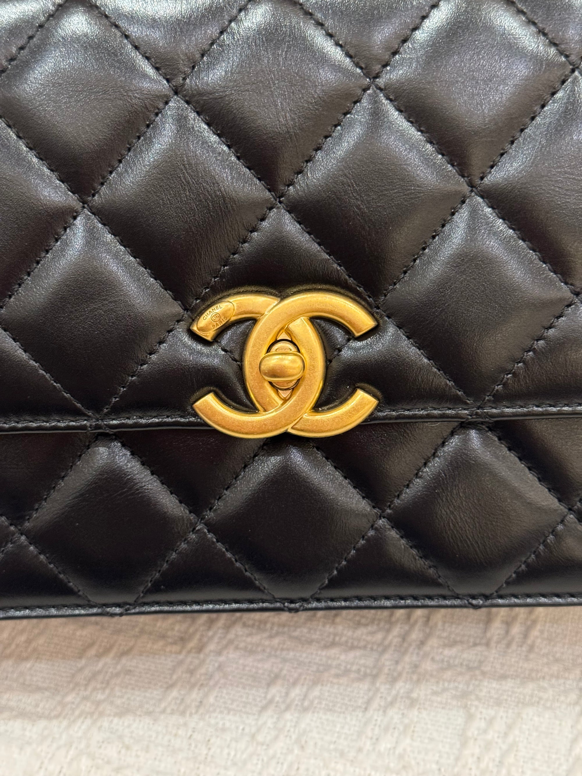 Chanel Perfect Fit Flap Shiny Clafksin Black