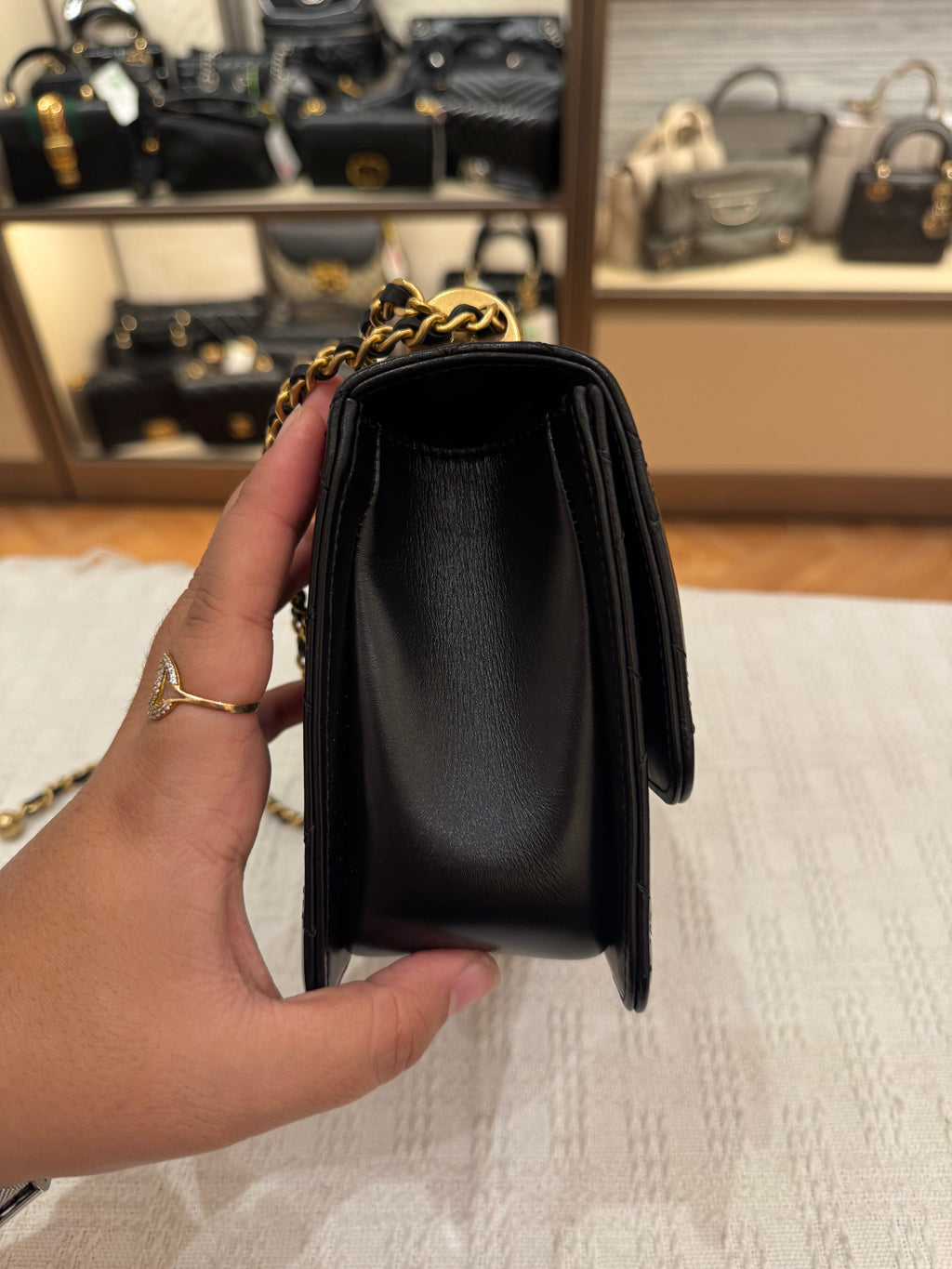 Chanel Perfect Fit Flap Shiny Clafksin Black