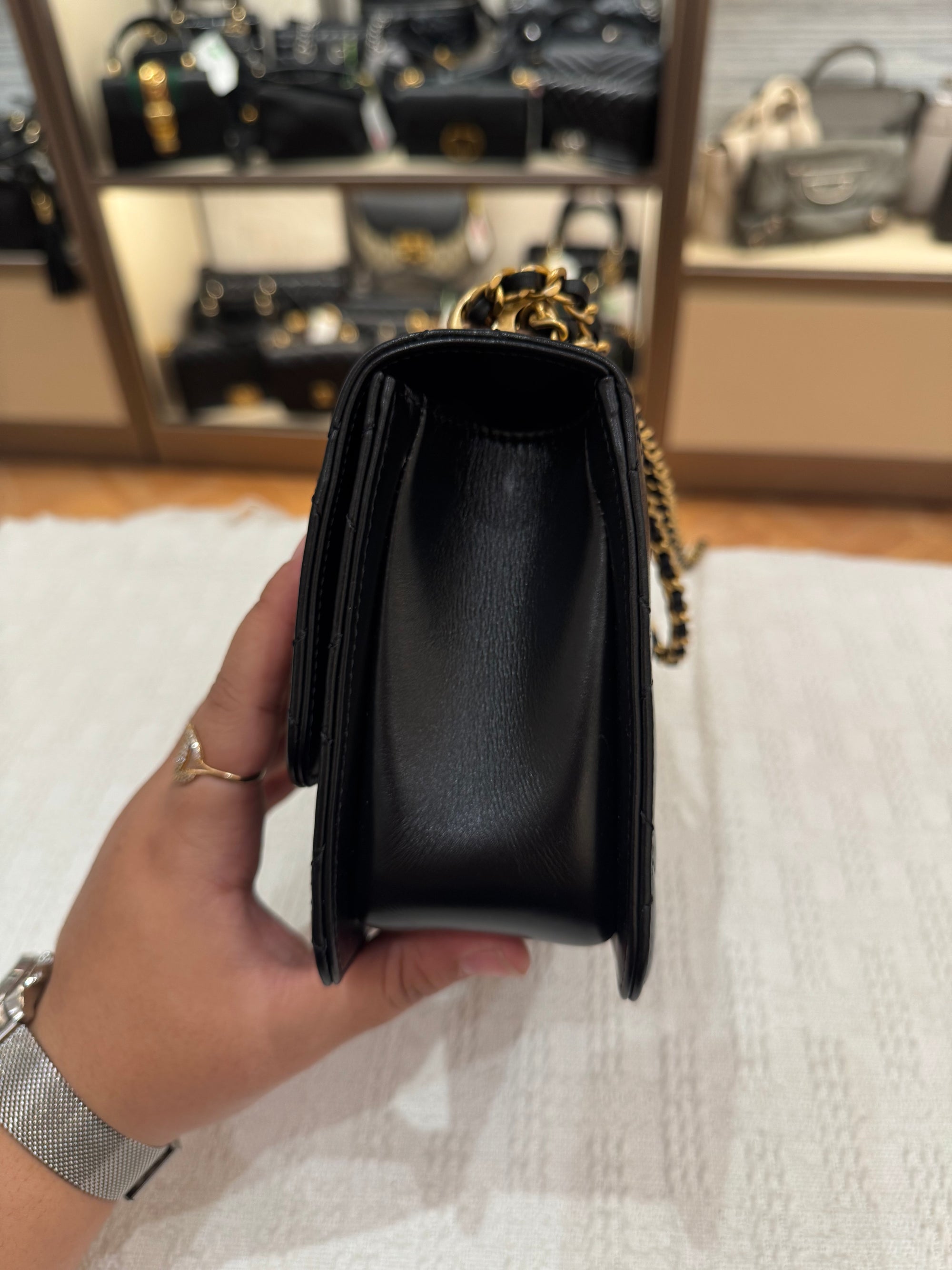 Chanel Perfect Fit Flap Shiny Clafksin Black