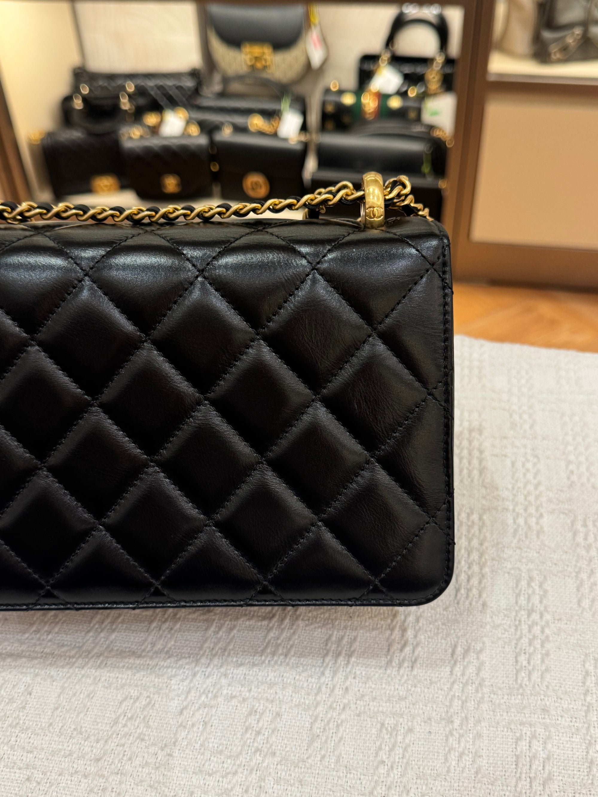 Chanel Perfect Fit Flap Shiny Clafksin Black