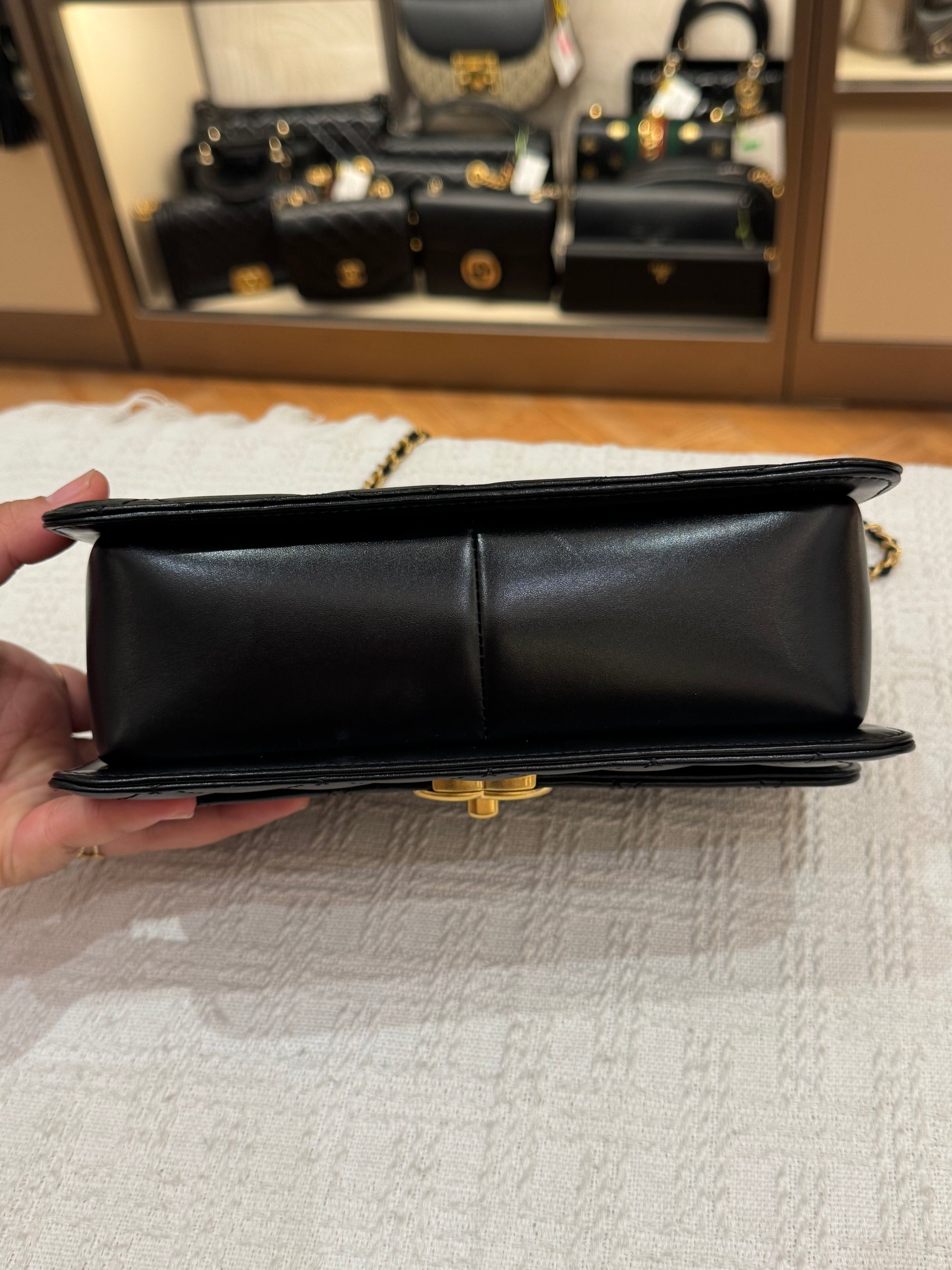 Chanel Perfect Fit Flap Shiny Clafksin Black