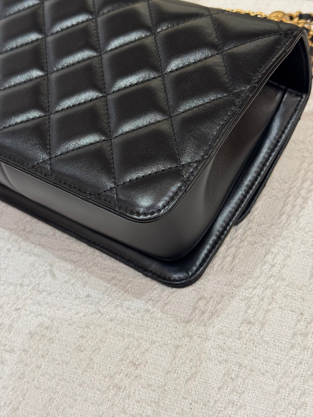 Chanel Perfect Fit Flap Shiny Clafksin Black
