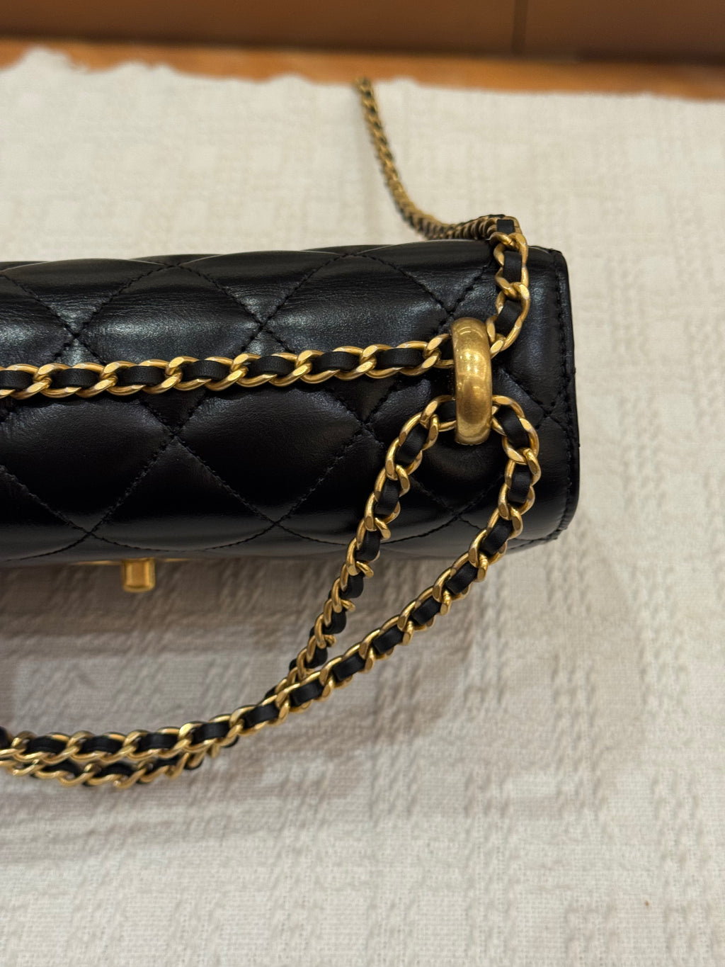 Chanel Perfect Fit Flap Shiny Clafksin Black