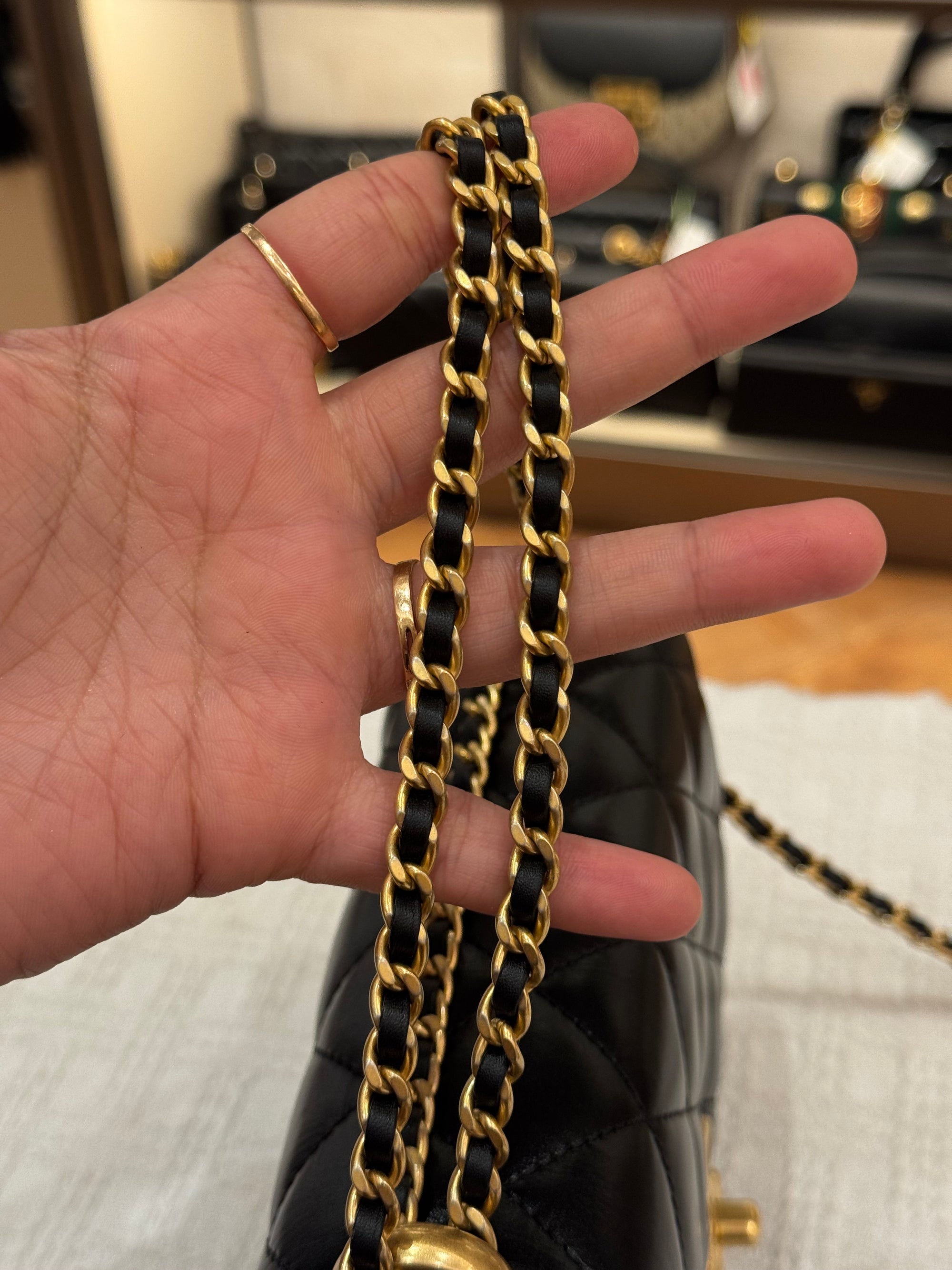 Chanel Perfect Fit Flap Shiny Clafksin Black