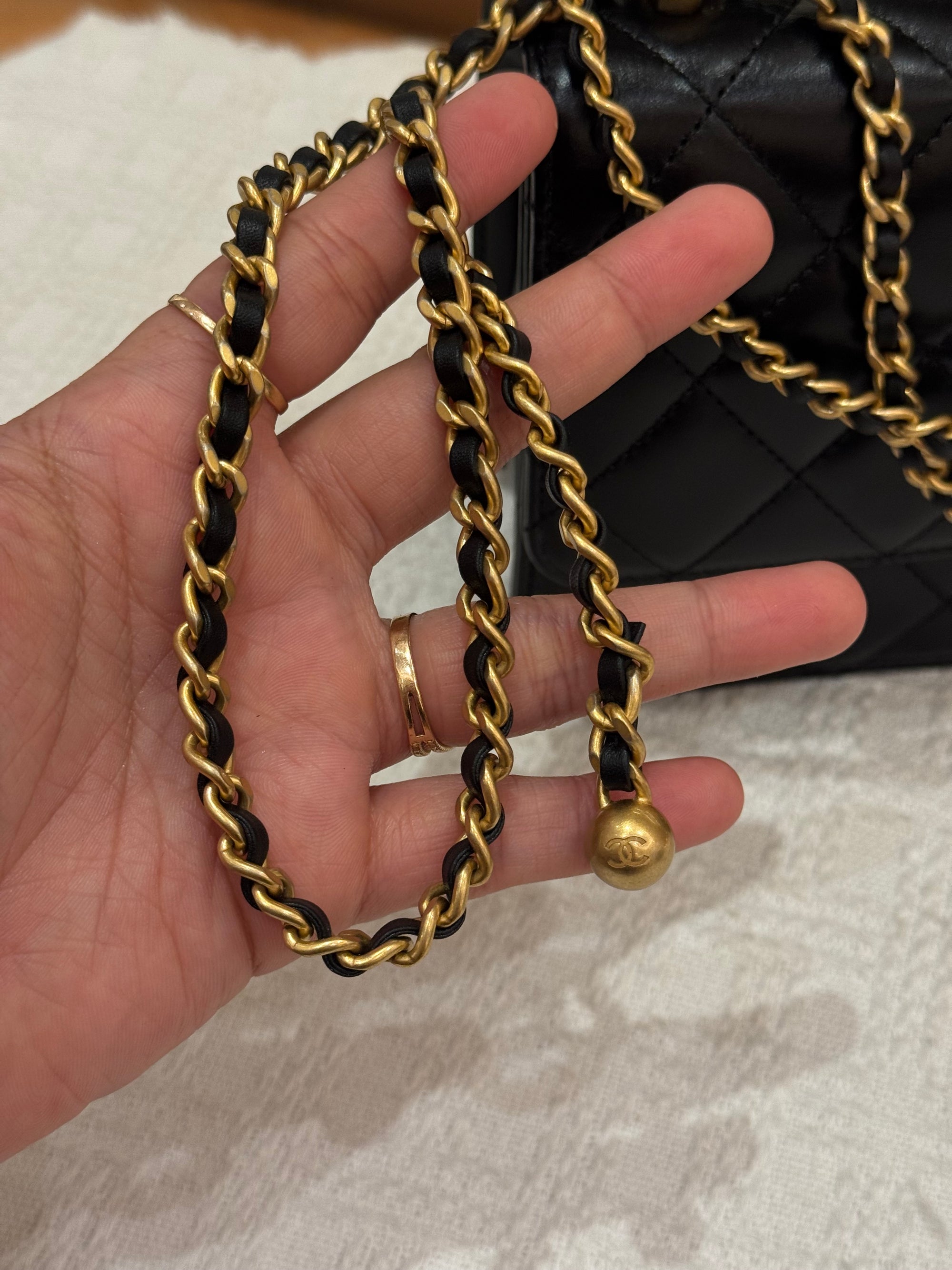 Chanel Perfect Fit Flap Shiny Clafksin Black