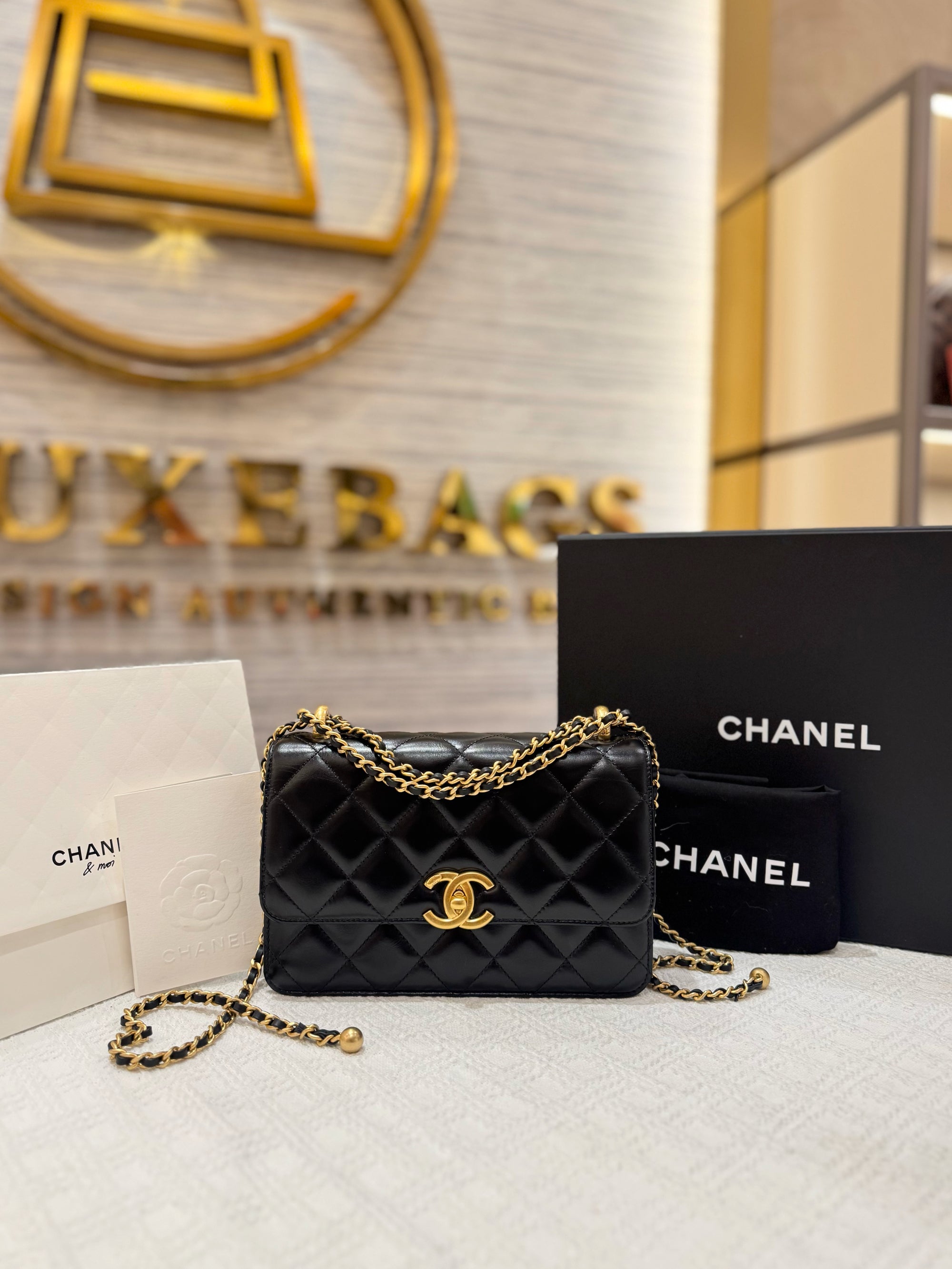 Chanel Perfect Fit Flap Shiny Clafksin Black