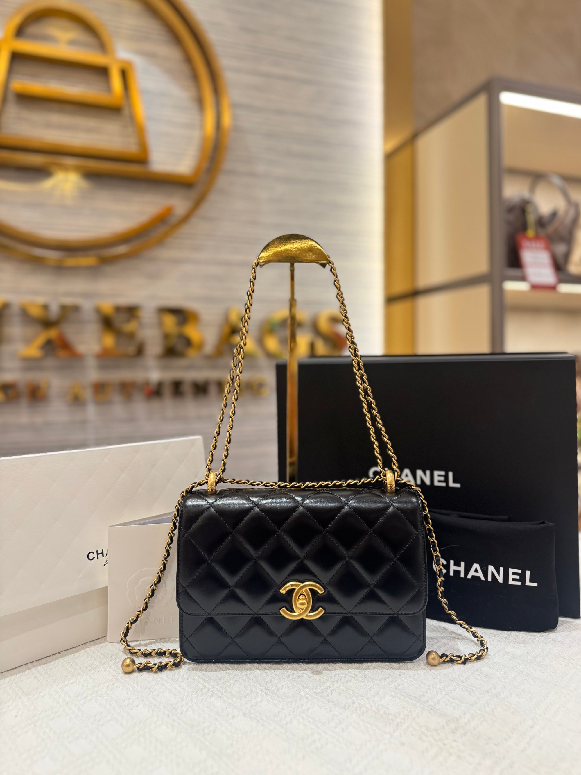 Chanel Perfect Fit Flap Shiny Clafksin Black