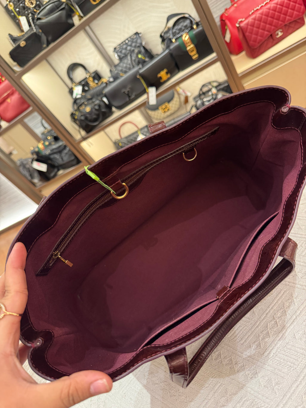 Louis Vuitton Wilshire Vernis Monogram Rouge
