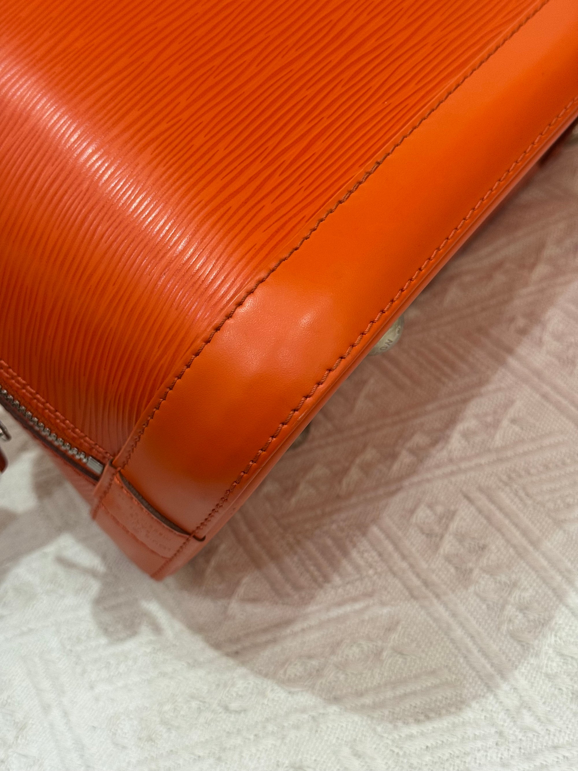 Louis Vuitton Alma Epi PM Piment