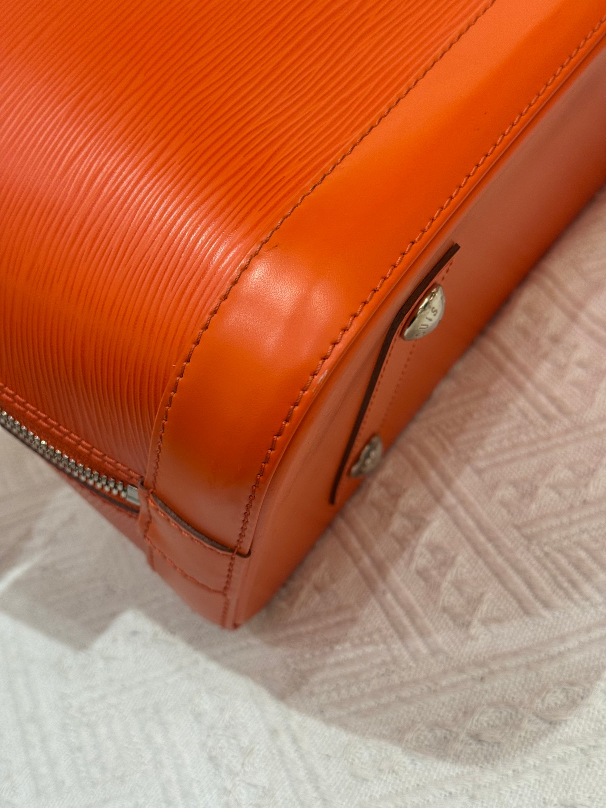Louis Vuitton Alma Epi PM Piment