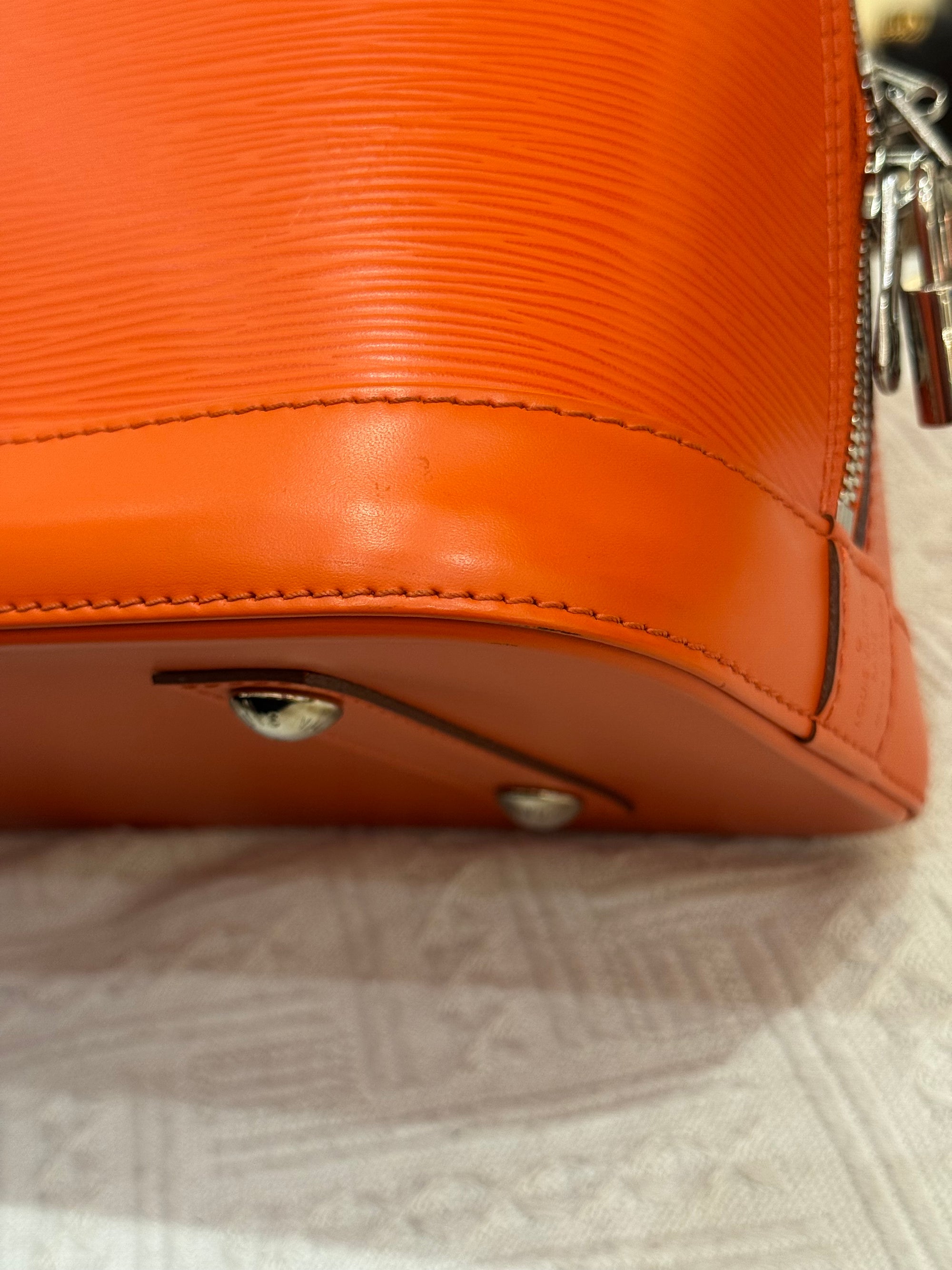 Louis Vuitton Alma Epi PM Piment